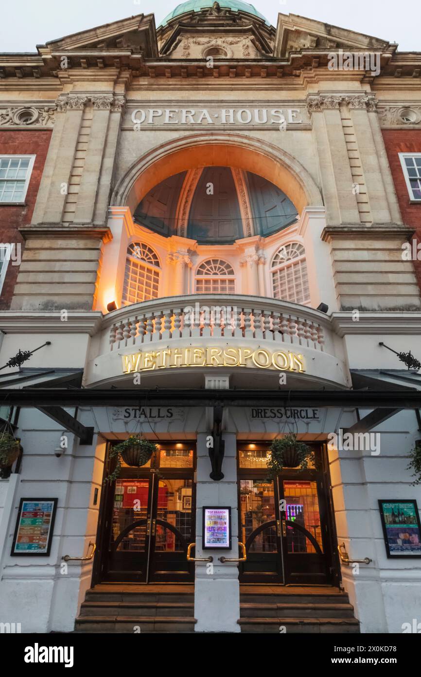Inghilterra, Kent, Tunbridge Wells, Old Opera House Wetherspoon Pub and Restaurant Foto Stock