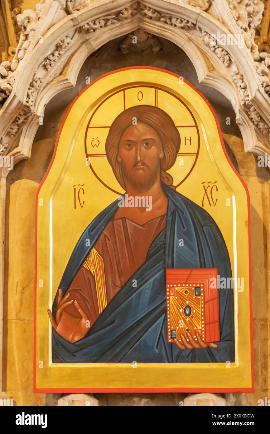 Inghilterra, Hampshire, Winchester, Winchester Cathedral, The Crypt, icone raffiguranti Santi di Sergey Fyodorov Foto Stock