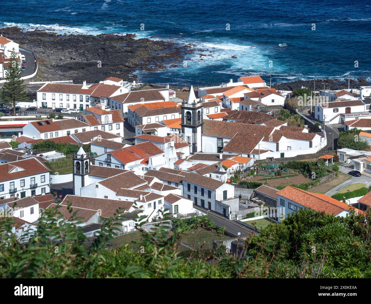 Azzorre, Graciosa, Portogallo, Santa Cruz de Graciosa, vista dall'eremo di Nossa Senhora da Ajuda, arcipelago dell'Oceano Atlantico, comunità balneare Foto Stock