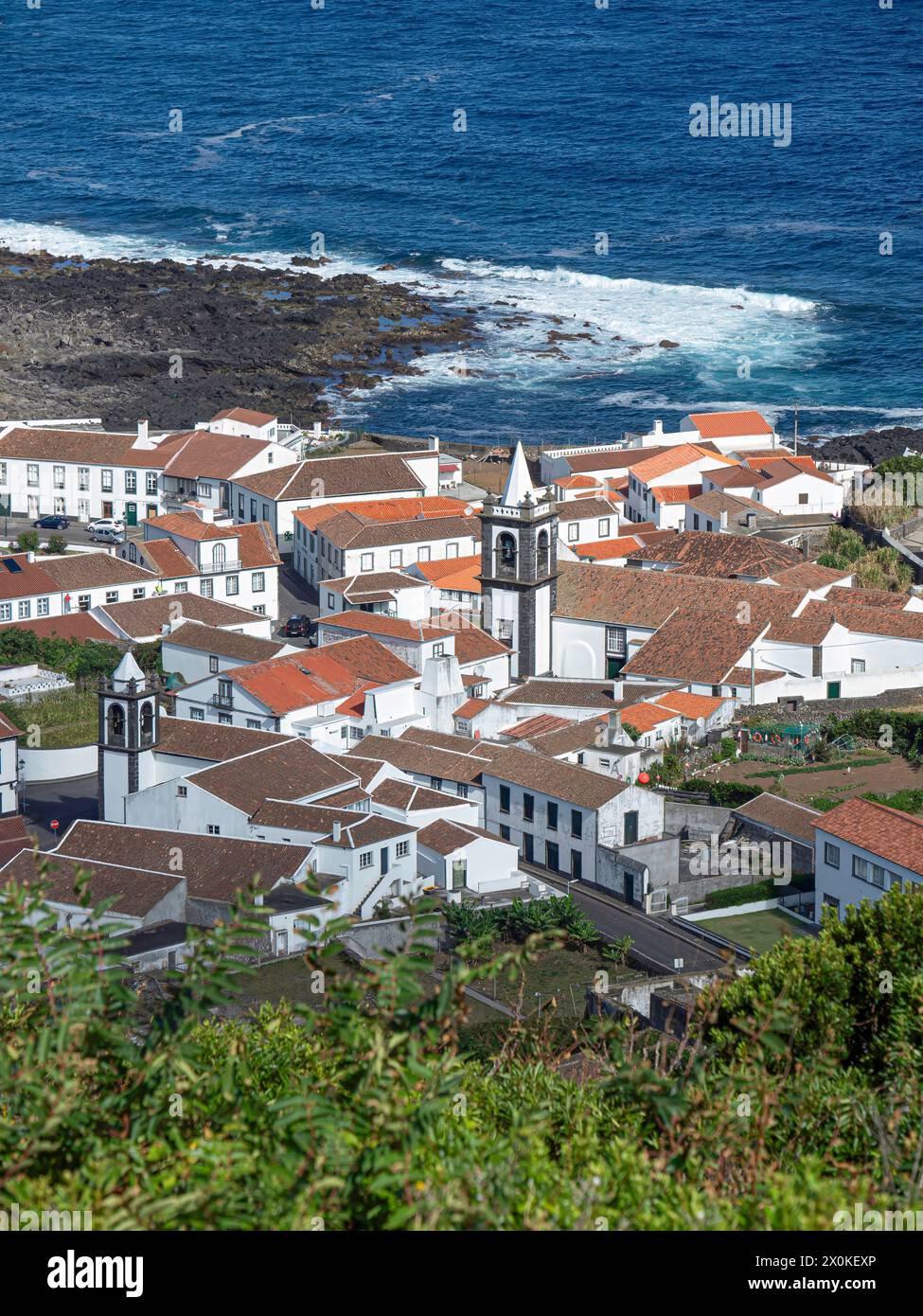 Azzorre, Graciosa, Portogallo, Santa Cruz de Graciosa, vista dall'eremo di Nossa Senhora da Ajuda, arcipelago dell'Oceano Atlantico, comunità balneare Foto Stock