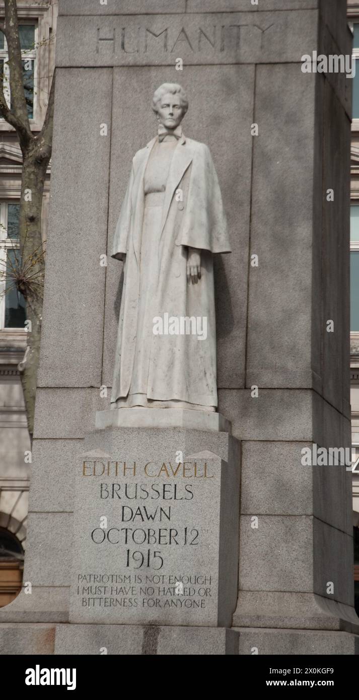 Monumento a Edith Cavell, St Martin's Place, Charing Cross, Londra, Regno Unito. Edith Louisa Cavell (4 dicembre 1865 – 12 ottobre 1915) è stata un'infermiera britannica. Foto Stock