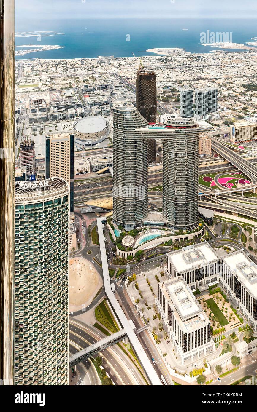 Vista dello skyline dalla piattaforma visitatori al 124° piano, ad un'altezza di 450 m, Burj Khalifa, l'edificio più alto del mondo, alto 830 m, grattacielo, skyline, Dubai, Emirati Arabi Uniti, Medio Oriente, Asia Foto Stock
