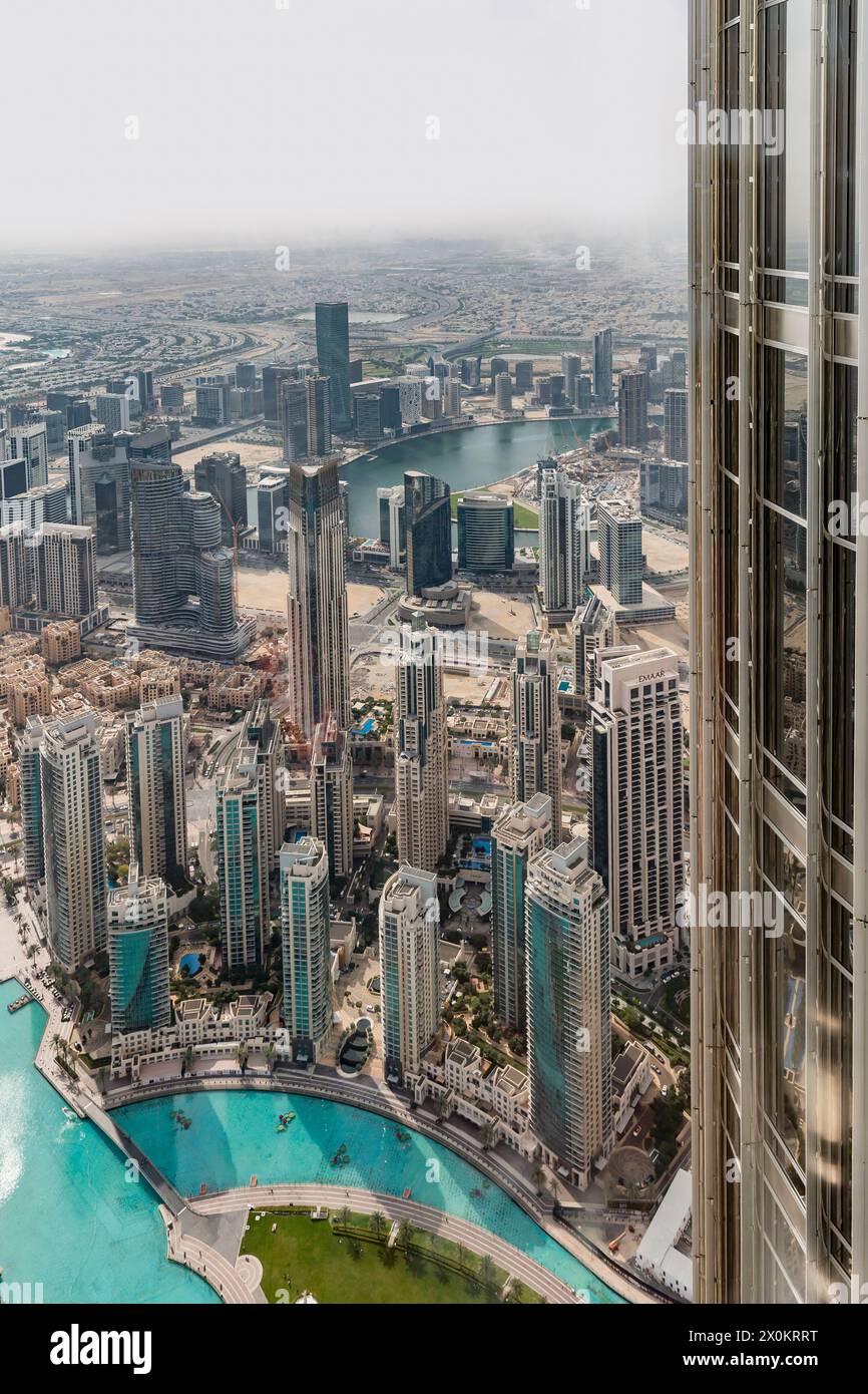 Vista dello skyline dalla piattaforma visitatori al 124° piano, ad un'altezza di 450 m, Burj Khalifa, l'edificio più alto del mondo, alto 830 m, grattacielo, skyline, Dubai, Emirati Arabi Uniti, Medio Oriente, Asia Foto Stock