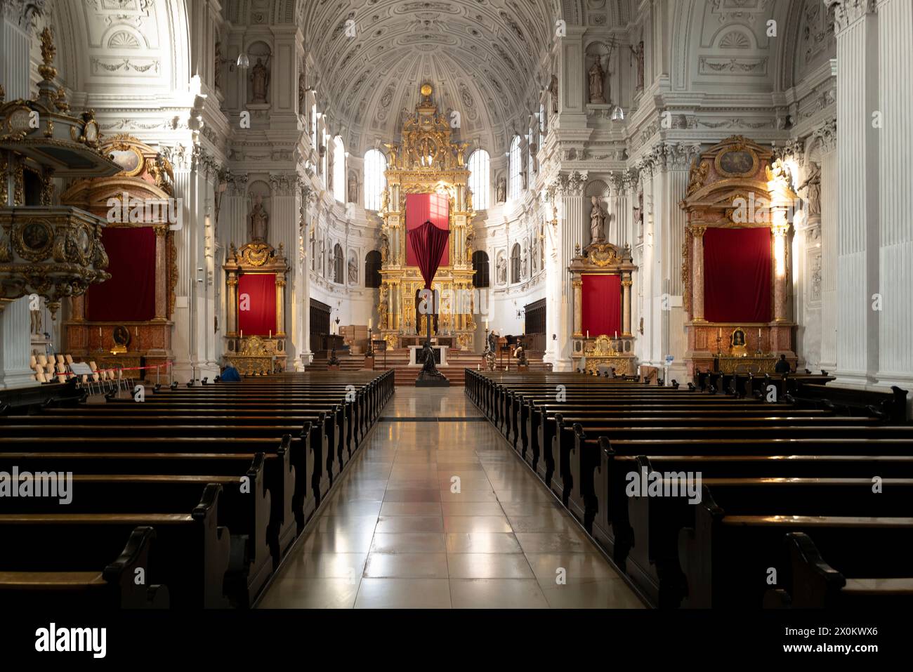 Pasqua, liturgia, settimana Santa, S.. La Chiesa di Michael, stoffa rossa Foto Stock