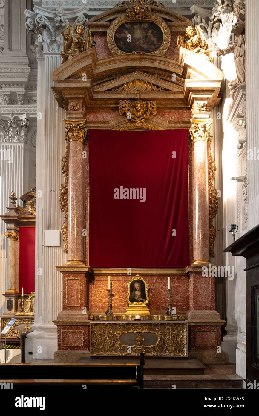 Pasqua, liturgia, settimana Santa, S.. La Chiesa di Michael, stoffa rossa Foto Stock