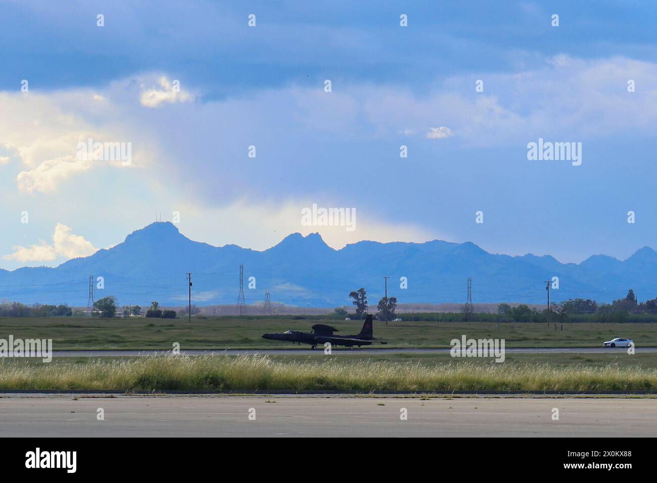 La U.S. Air Force 9th Reconnaissance Wing U-2S Dragon Lady TAIL numero 1085 eseguì il suo ultimo volo aprile 5, 2024, presso Beale Air Force base, California. L'Aircraft 1085 fu originariamente consegnato al 9th Strategic Reconnaissance Wing nel 1986 come TR-1A. (Foto U.S. Air Force di Airman 1st Class Colin Smith) Foto Stock