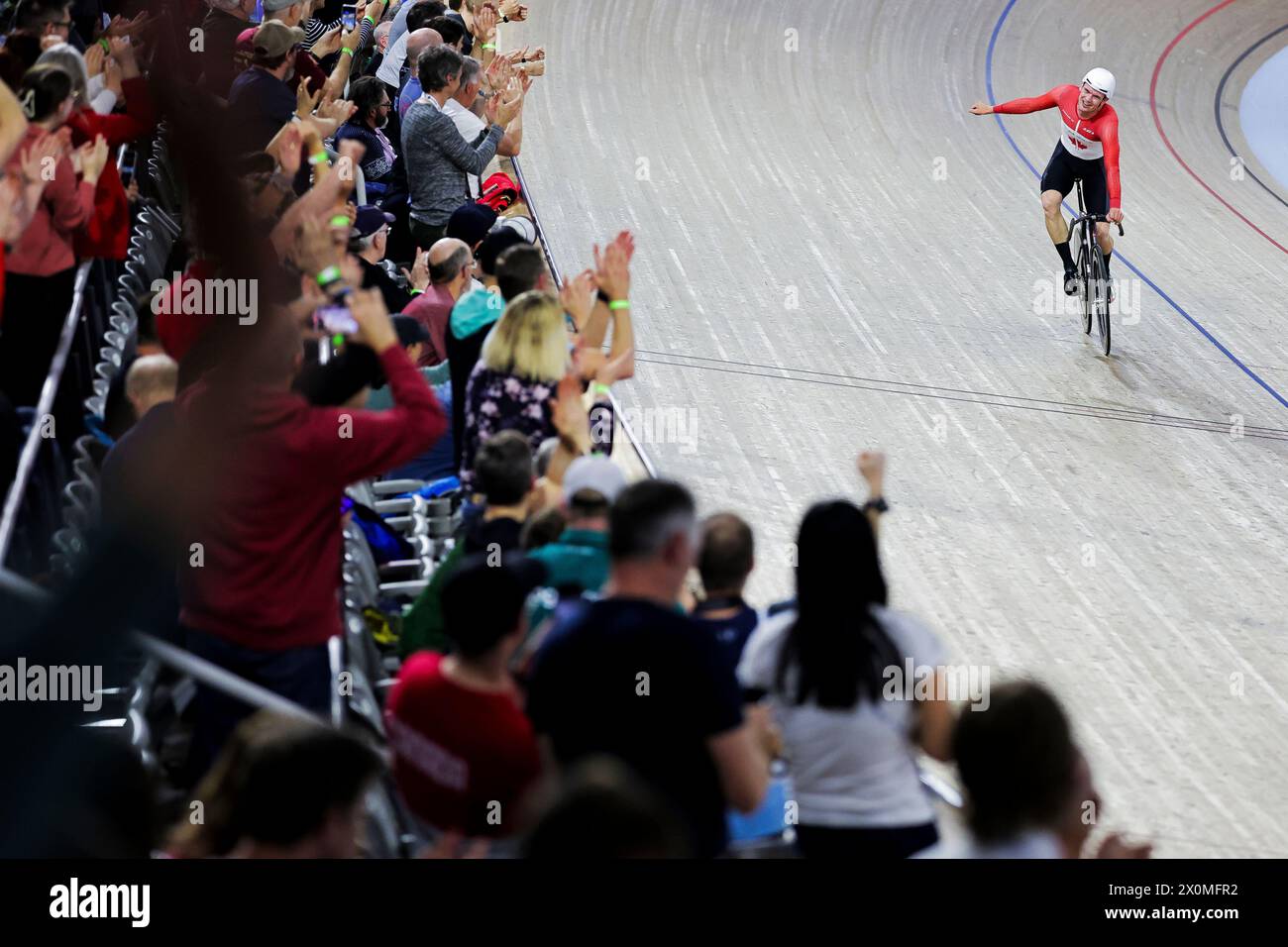 Foto di Alex Whitehead/SWpix.com - 12/04/2024 - Ciclismo - Tissot UCI Track Nations Cup - terzo round: Milton - Mattamy National Cycling Centre, Milton, Ontario, Canada - Men's Elimination Race - Dylan Bibic of Canada vince Gold Credit: SWpix/Alamy Live News Foto Stock