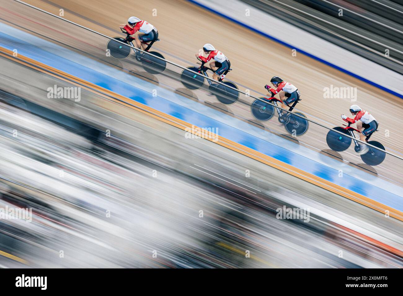 Milton, Canada. 12 aprile 2024. Foto di Alex Whitehead/SWpix.com - 12/04/2024 - Ciclismo - Tissot UCI Track Nations Cup - 3° round: Milton - Mattamy National Cycling Centre, Milton, Ontario, Canada - Women's Team Pursuit Qualifying - Anika Brants, Jenna Nestman, Lily Plante e Skyler Goudswaard of Canada B crediti: SWpix/Alamy Live News Foto Stock