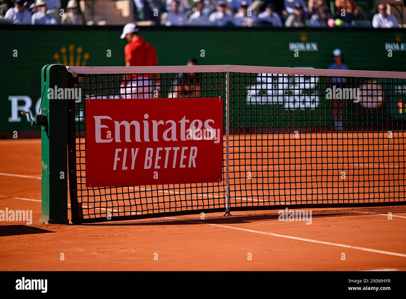 Monaco, Monaco. 11 aprile 2024. Illustrazione della rete con log Emirates Fly Better durante il tennis Rolex Monte-Carlo ATP Masters 1000 l'11 aprile 2024 al Monte Carlo Country Club di Roquebrune Cap Martin, in Francia, vicino a Monaco. Foto di Victor Joly/ABACAPRESS.COM credito: Abaca Press/Alamy Live News Foto Stock