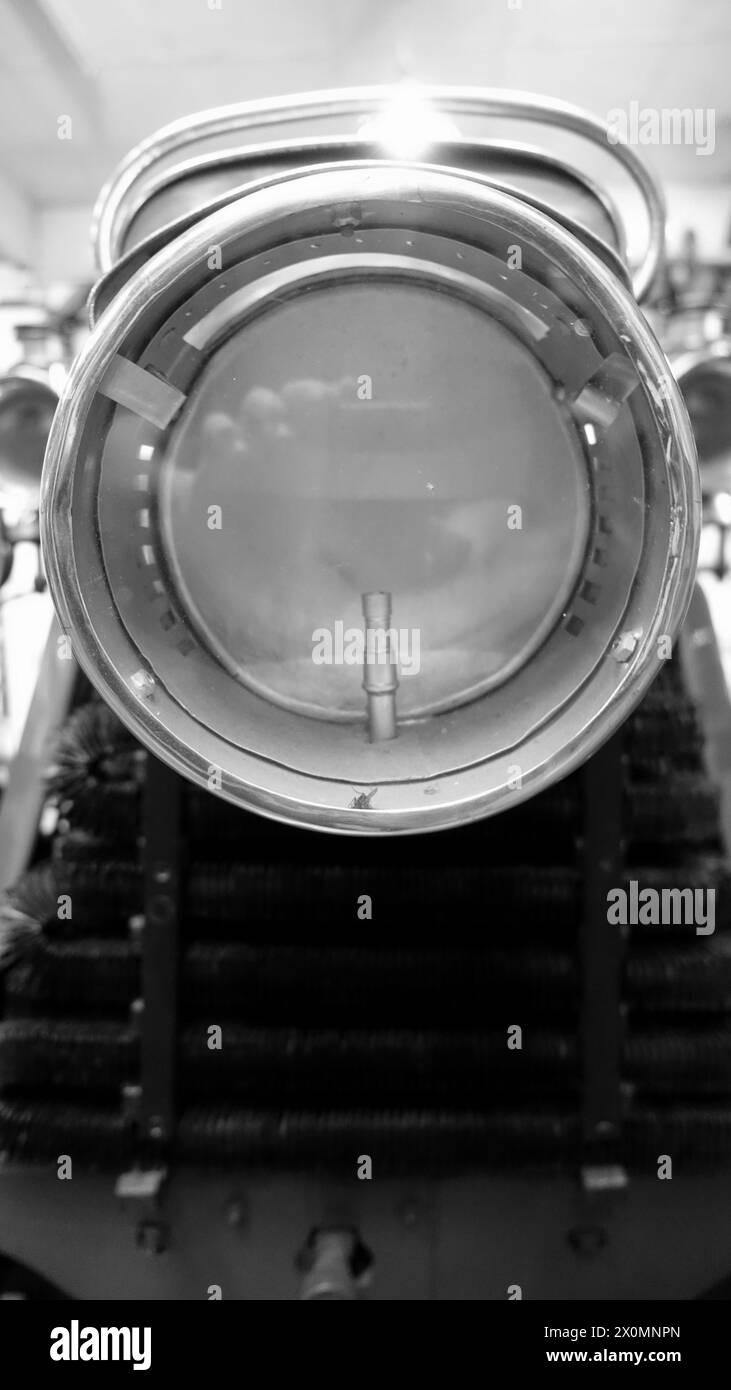Torino, Italia - 20 giugno 2021: Faro di un'auto d'epoca al Museo dell'Automobile di Torino Foto Stock