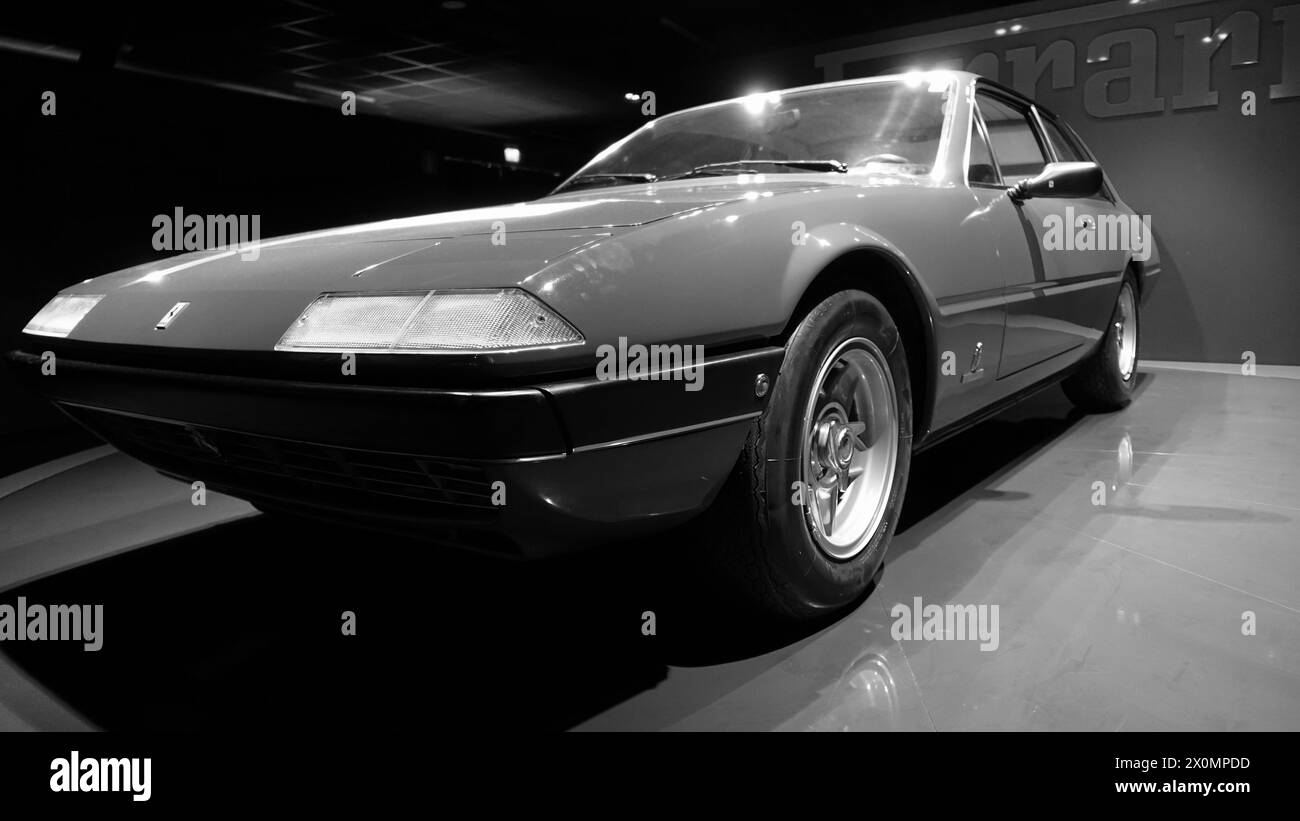 Torino, Italia - 20 giugno 2021: Uno scorcio di un'auto sportiva d'epoca al Museo dell'Automobile di Torino. Foto Stock