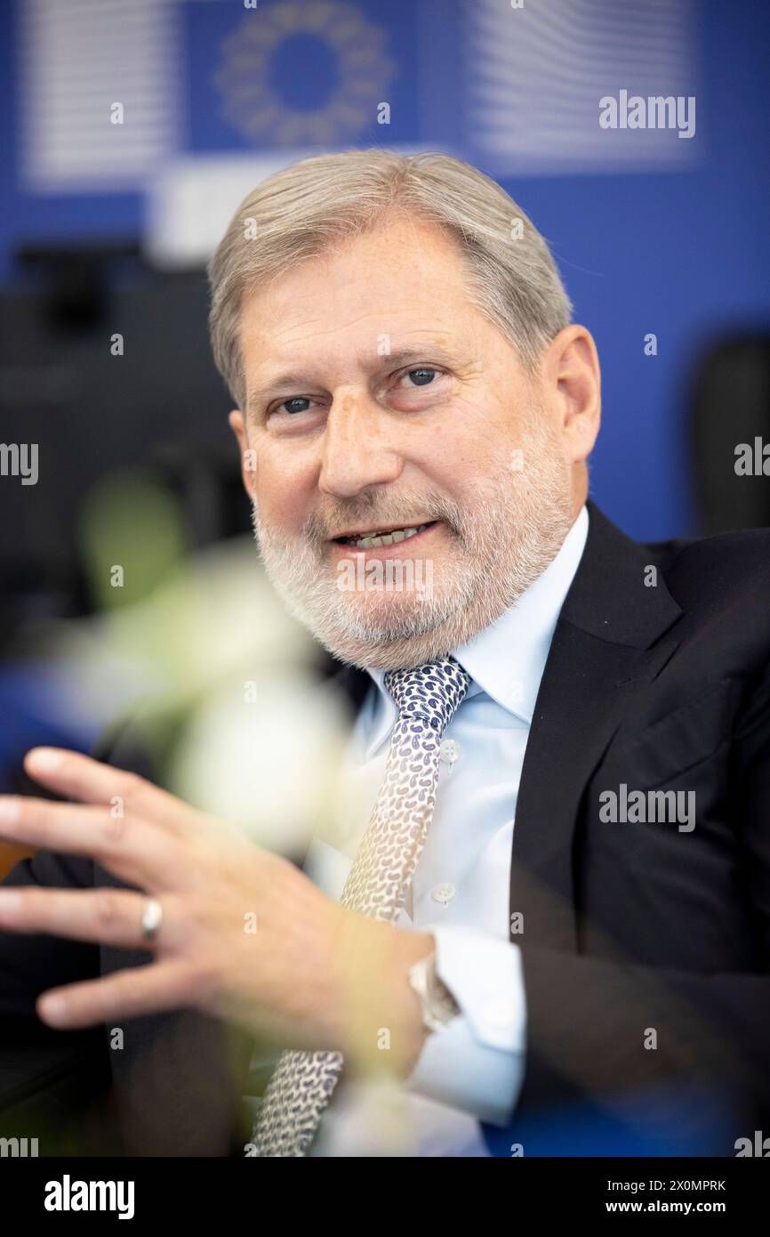 Johannes Hahn (ÖVP) ist EU-Kommissar für Haushalt und Verwaltung in der Kommission von der Leyen. IM Bild: EU - Kommissar Johannes Hahn (ÖVP) am Montag, 8. Nell'aprile 2024 a der Vertretung der Europäischen Kommission a Österreich // Johannes Hahn (OEVP) è il Commissario europeo dell'Austria. Immagine: Commissario dell'Unione europea Johannes Hahn lunedì 8 aprile 2024 nella rappresentanza austriaca della Commissione europea a Vienna. - 20240408 PD17733 credito: APA-PictureDesk/Alamy Live News Foto Stock