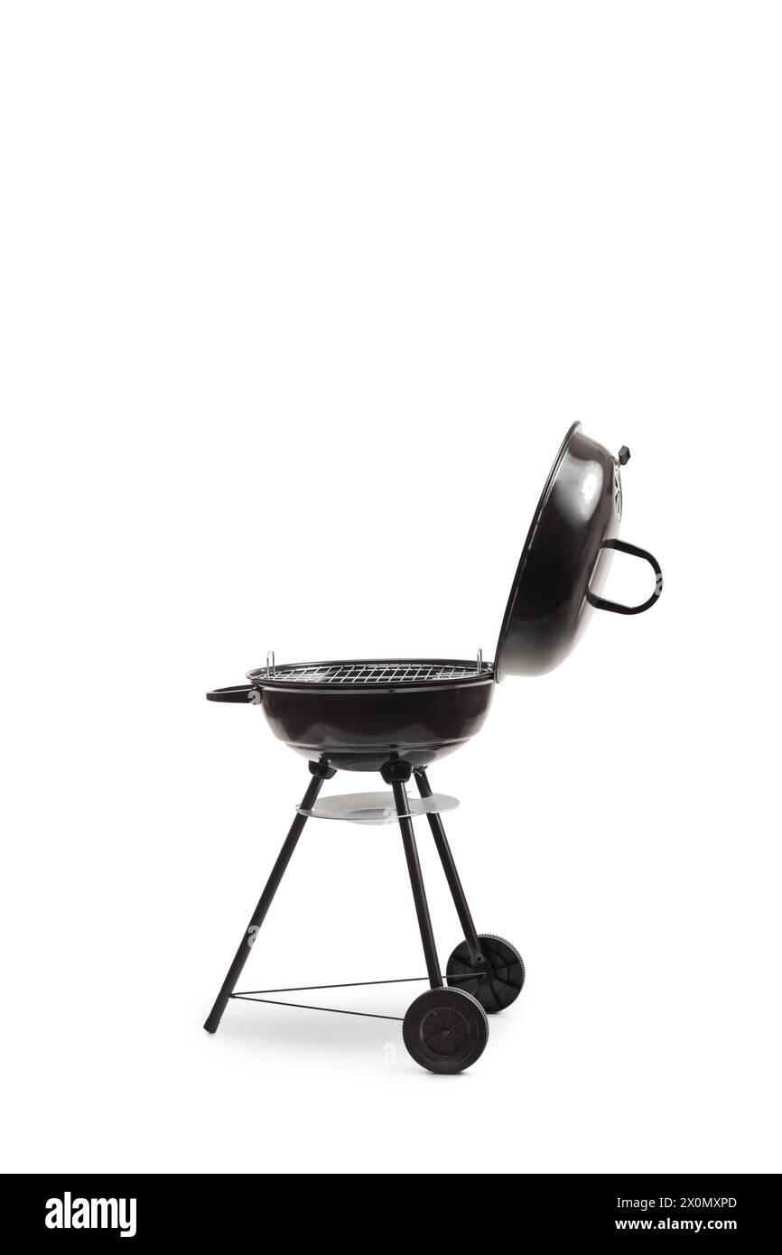 Griglia per barbecue portatile con coperchio aperto isolata su sfondo bianco Foto Stock