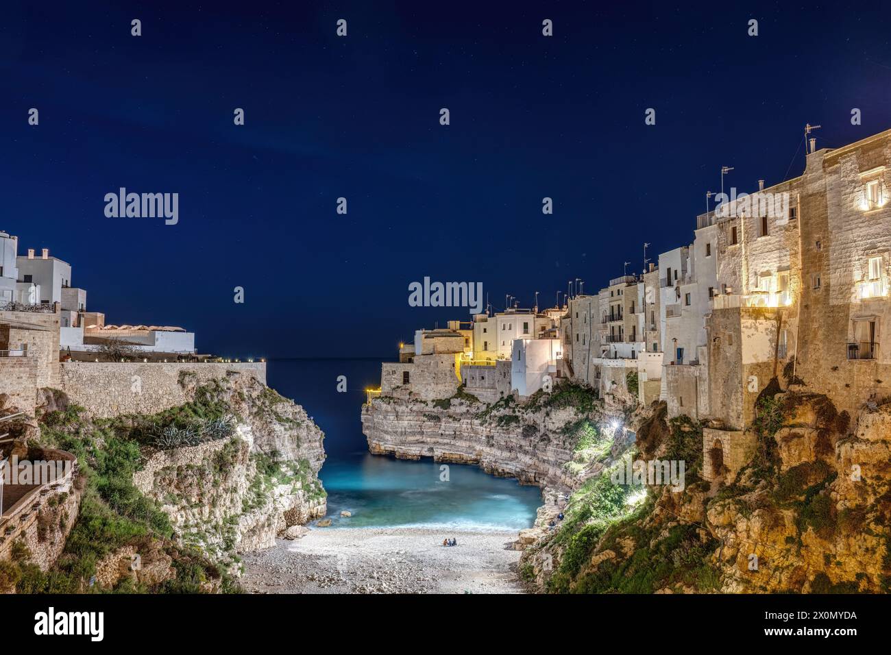 Lama Monachile Bay a Polignano a Mare in Puglia, Itay, di notte Foto Stock