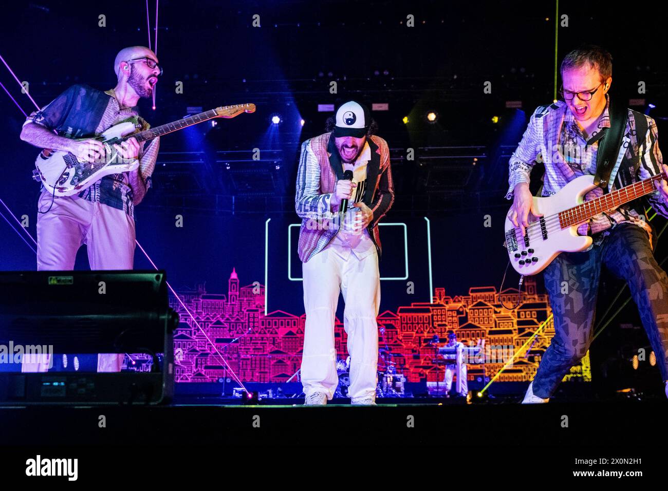 Concerto musicale - Pinguini attici Nucleari - Fake News Indoor Tour 2024 Riccardo Zanotti, Lorenzo Pasini e Simone Pagani di Pinguini tattici Nucleari Milan Forum Italia Copyright: XMirkoxFava/TSCKx/xLiveMediax LPM 1307824 Foto Stock