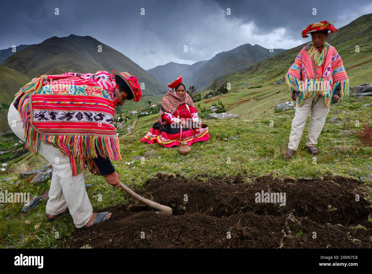 Perù, provincia di Cuzco, Valle Sacra degli Incas, comunità andine, contadini quechua Foto Stock
