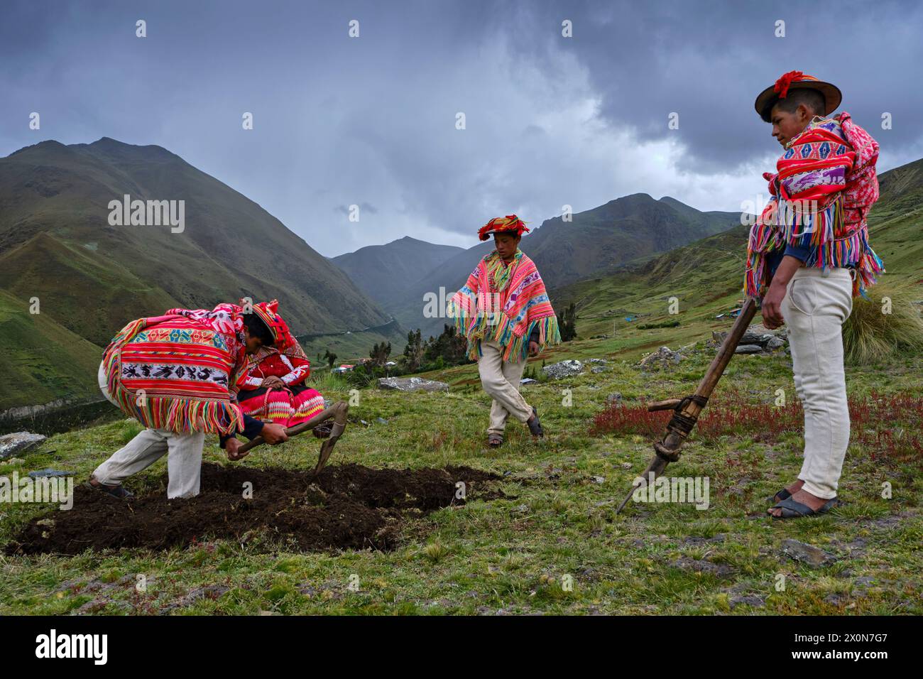 Perù, provincia di Cuzco, Valle Sacra degli Incas, comunità andine, contadini quechua Foto Stock