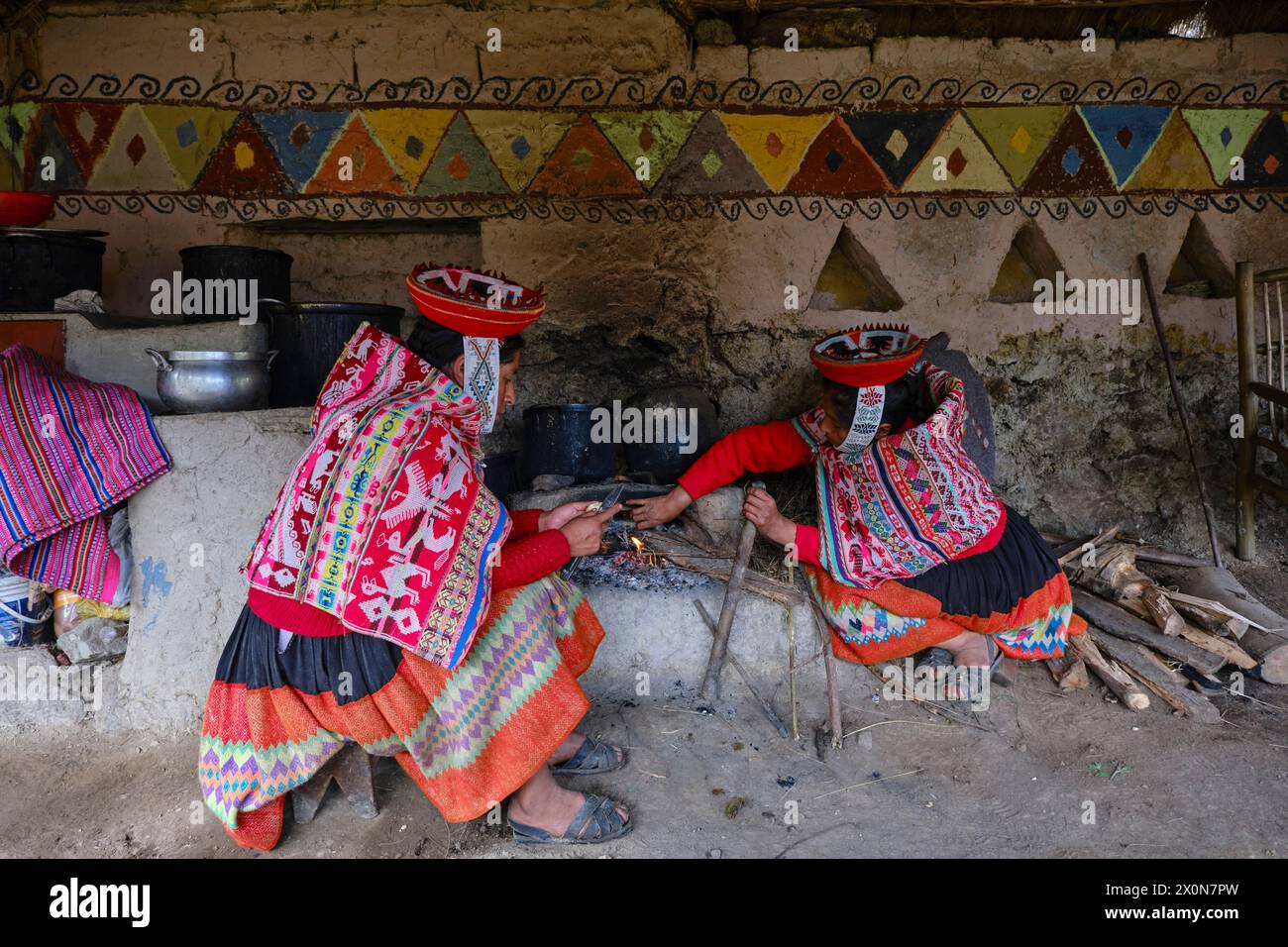Perù, provincia di Cuzco, Valle Sacra degli Inca, comunità delle Ande, cucina di una casa quechua Foto Stock