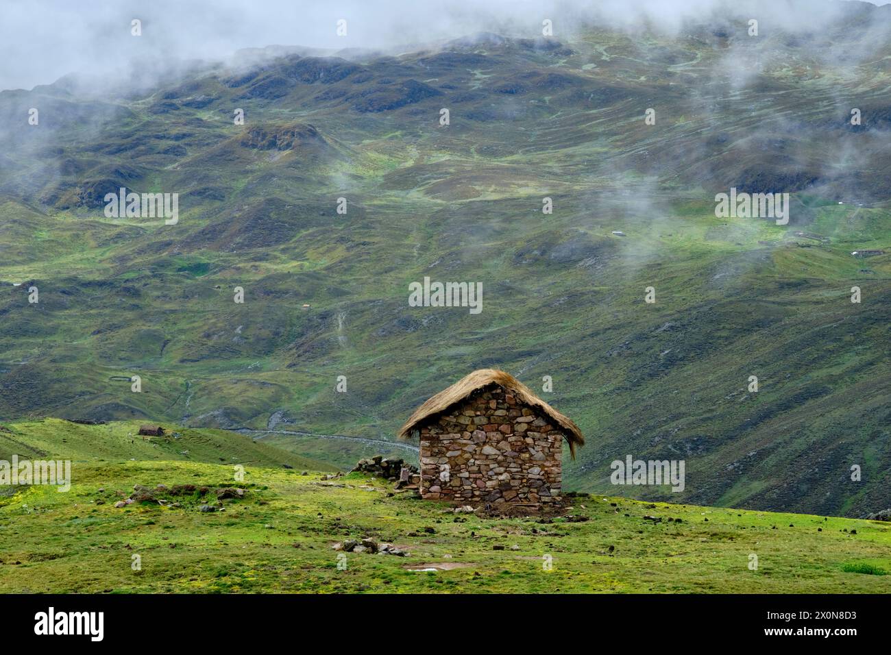 Perù, provincia di Cuzco, paesaggio montano della Valle Sacra degli Inca Foto Stock