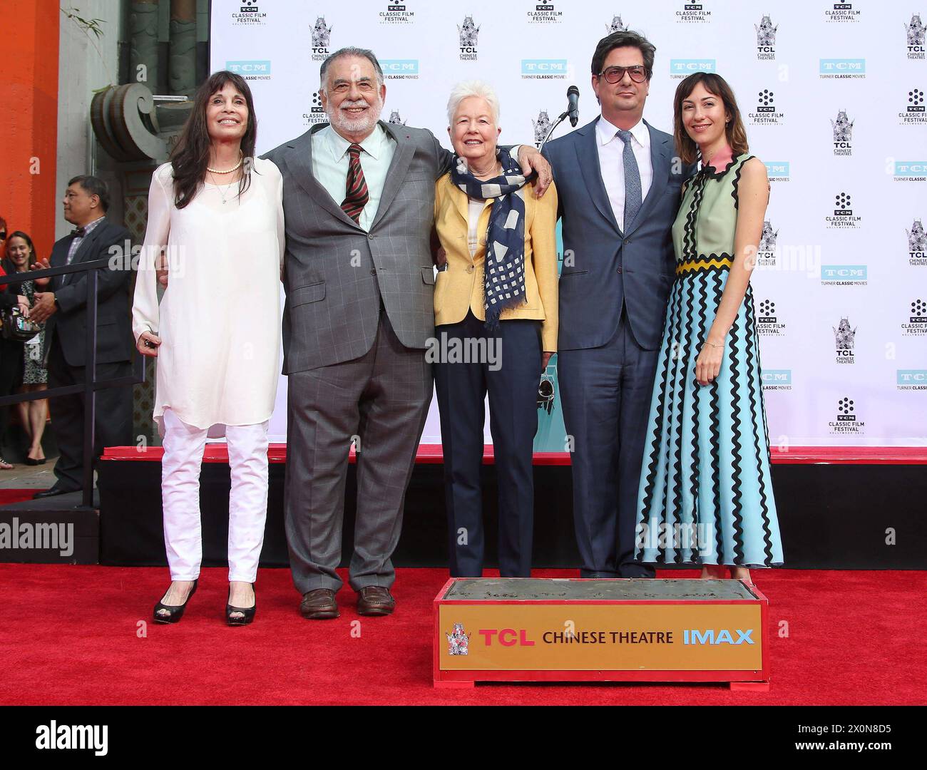 Eleanor Coppola morta il 87 29 aprile 2016 - Hollywood, California - Talia Shire, Francis Ford Coppola, Eleanor Coppola, Roman Coppola e Gia Coppola. Turner Classic Movies alias TCM Honors Academy Award, il regista Francis Ford Coppola con cerimonia a mano e impronta presso il TCL Chinese Theatre IMAX. CAP/ADM/SAM SAM/ADM/ Hollywood CA Stati Uniti Copyright: XSammi/ADM/CapitalxPicetex Foto Stock