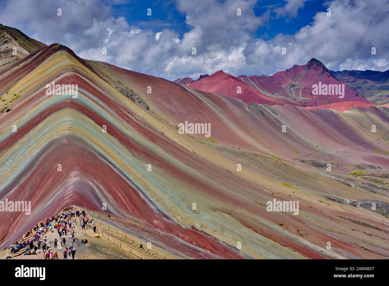Perù, provincia di Cuzco, Vinicunca, Montana de siete Colores o Rainbow Mountain Foto Stock