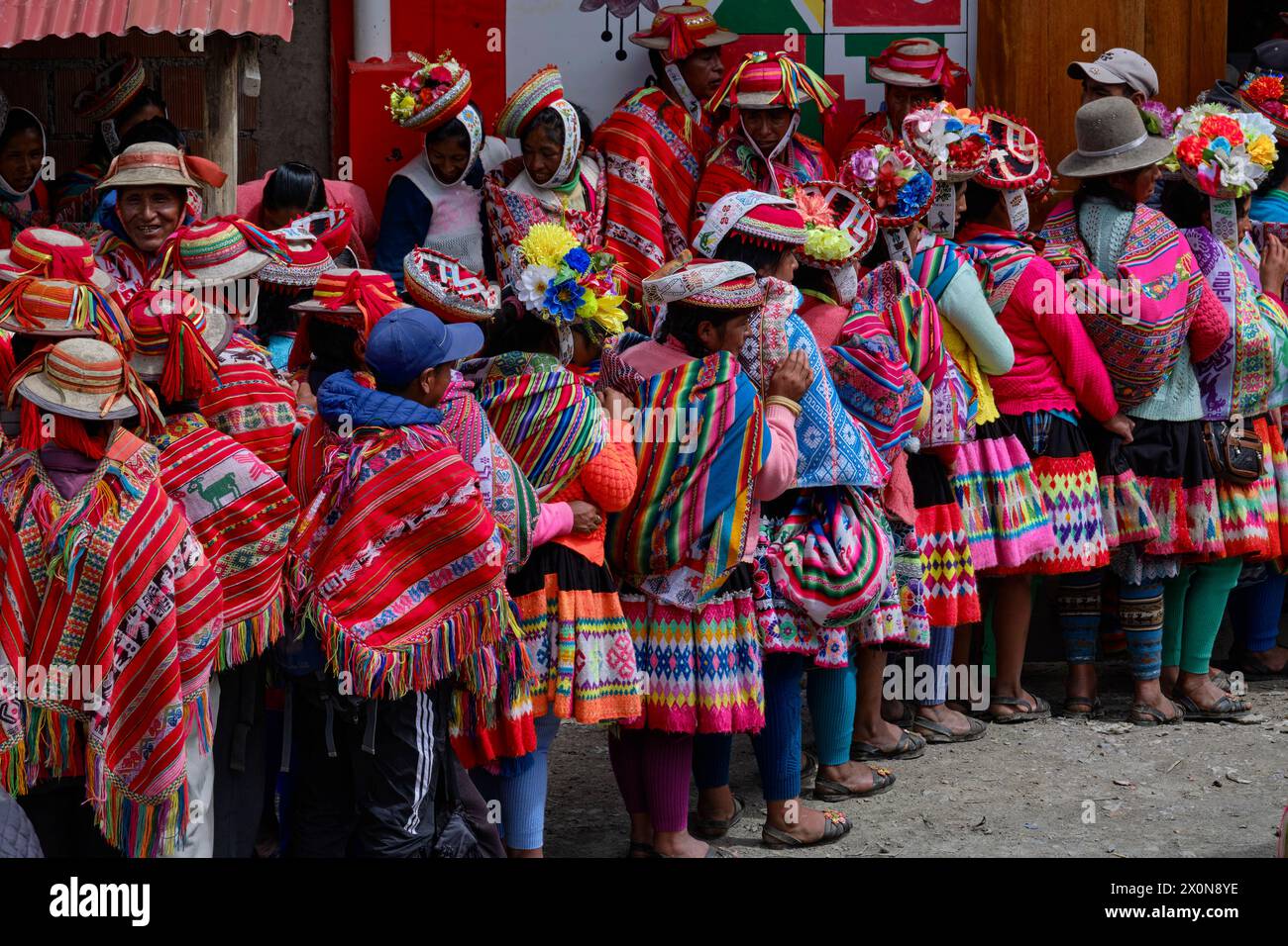 Perù, provincia di Cuzco, Valle Sacra degli Incas, comunità delle Ande, giornata di incontro al villaggio di Patacancha Foto Stock