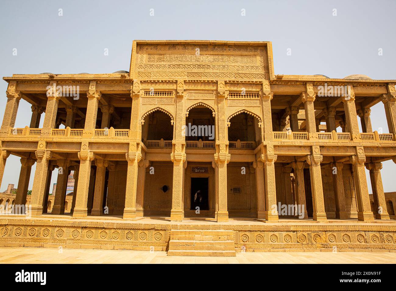 Necropoli di Makli a Sindh, Pakistan. Architettura funeraria monumentale. Foto Stock