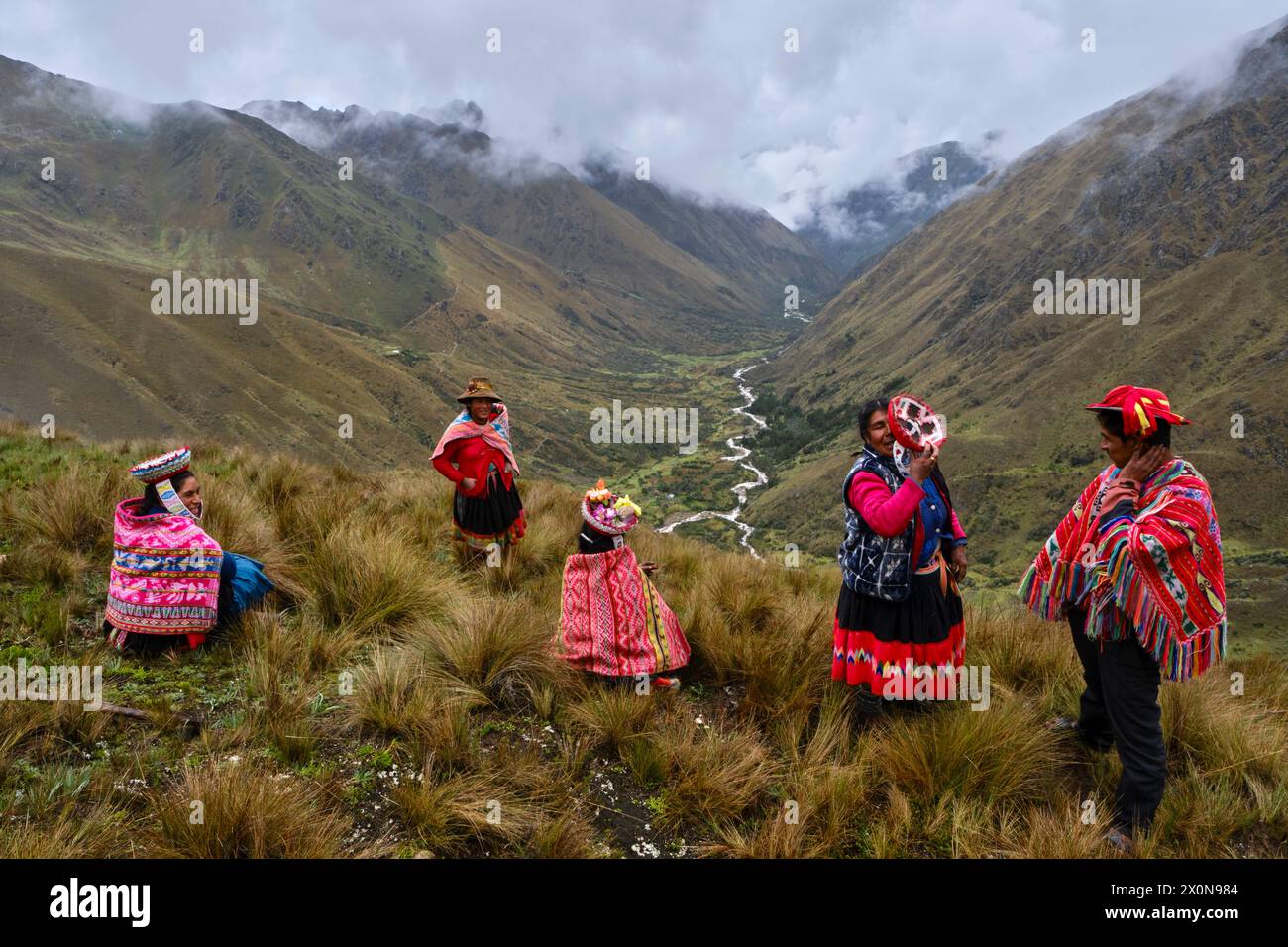 Perù, provincia di Cuzco, Valle Sacra degli Incas, comunità delle Ande, gruppo di popoli quechua locali nella valle di Vilcanota Foto Stock