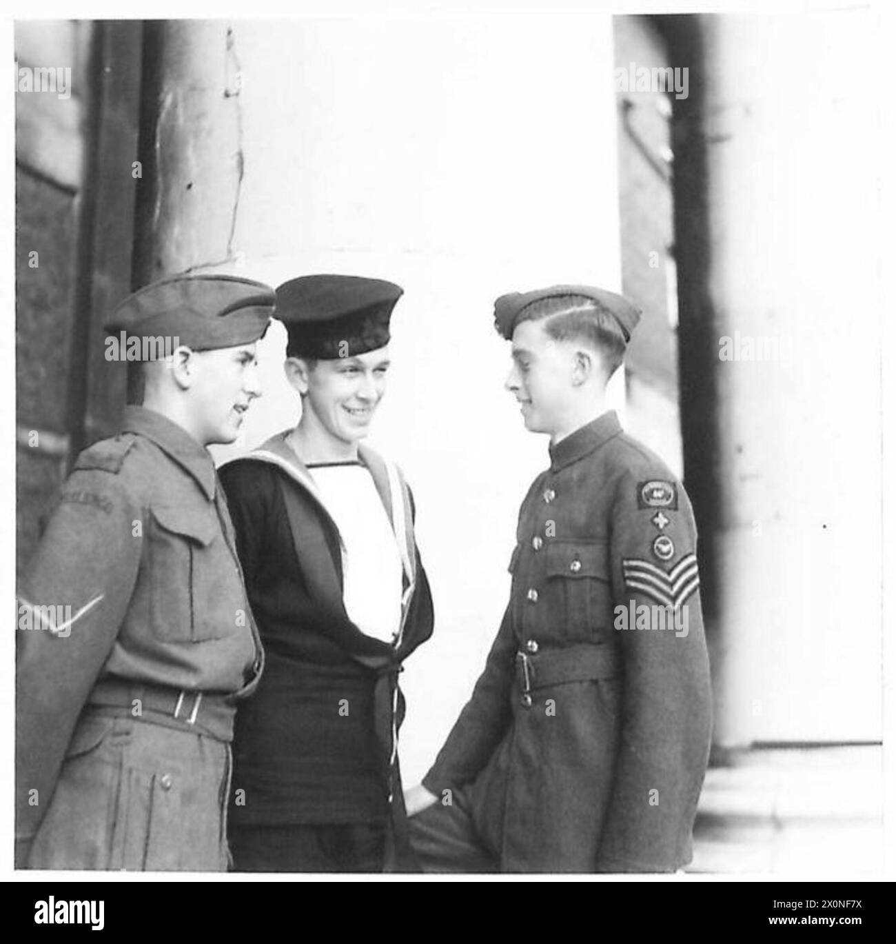 I cadetti che rappresentano l'esercito, la marina e l'aeronautica partecipano ad attività di addestramento e cerimoniali sotto l'esercito britannico. Foto Stock