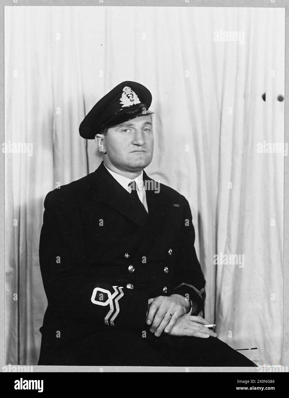 Negativo fotografico che mostra il tenente T.W. Boyd, DSO, RNVR, un ufficiale britannico delle operazioni combinate in visita negli Stati Uniti. Foto Stock