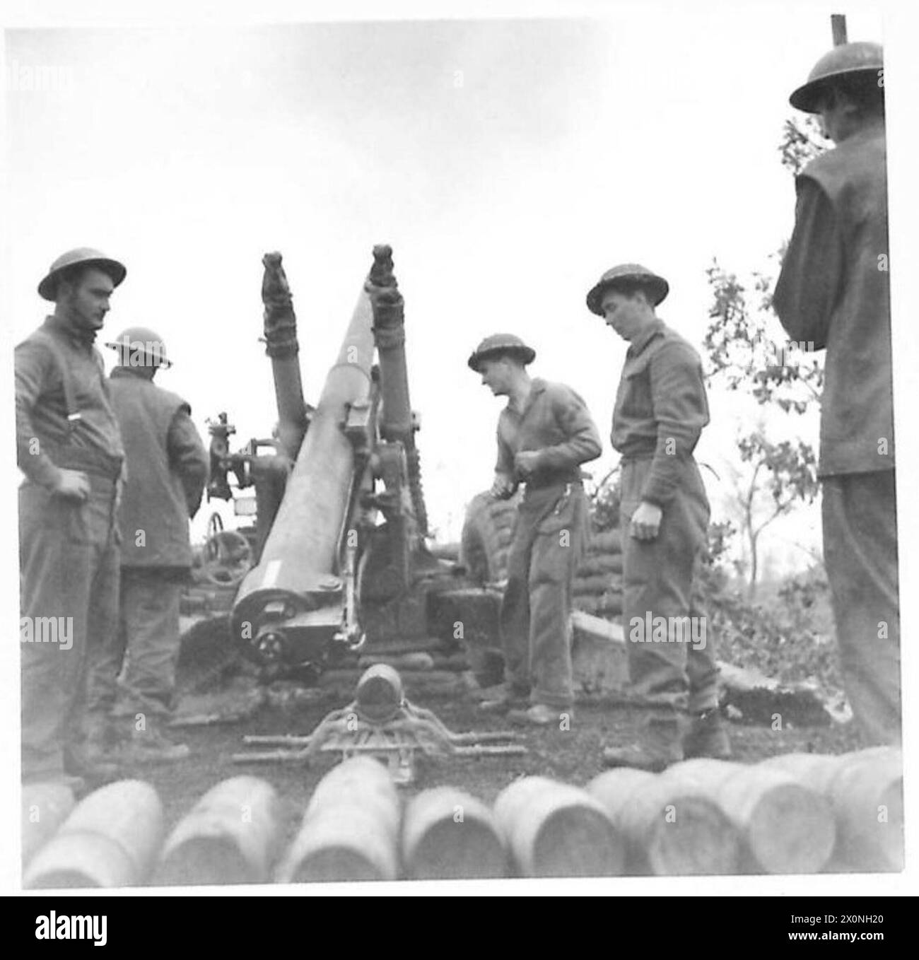 Cannoni da 5,5 pollici del 80 Medium Regiment, Royal Artillery, fuoco sulle posizioni tedesche a sud di Roma. Il reggimento era precedentemente Scottish Horse Yeomanry ed è l'unica unità di artiglieria scozzese che operava in Italia. Foto Stock