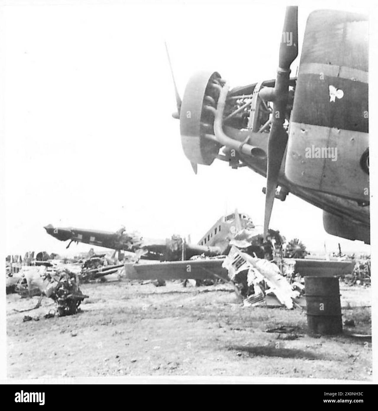 L'aeroporto di Tunisi mostra un esteso relitto di aerei tedeschi della Luftwaffe, mostrando diversi tipi moderni. Foto Stock