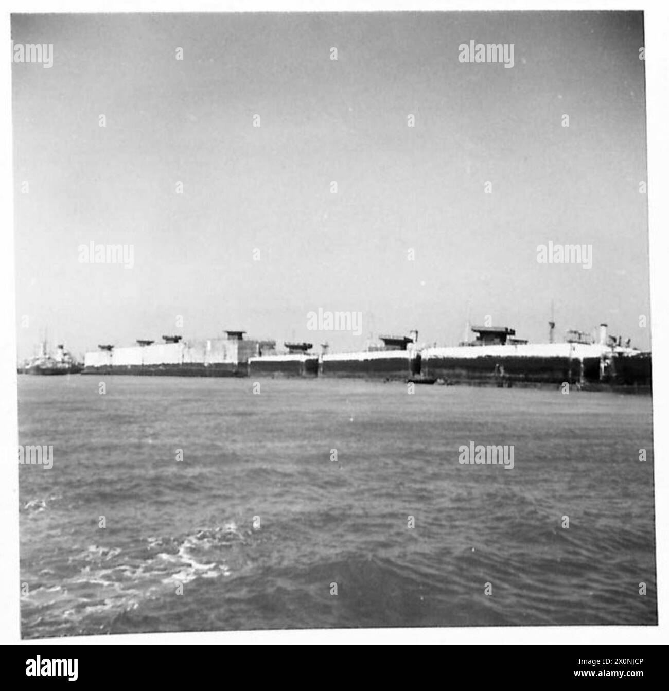Mulberry Un porto artificiale ad Arromanches visto da ovest. Foto Stock