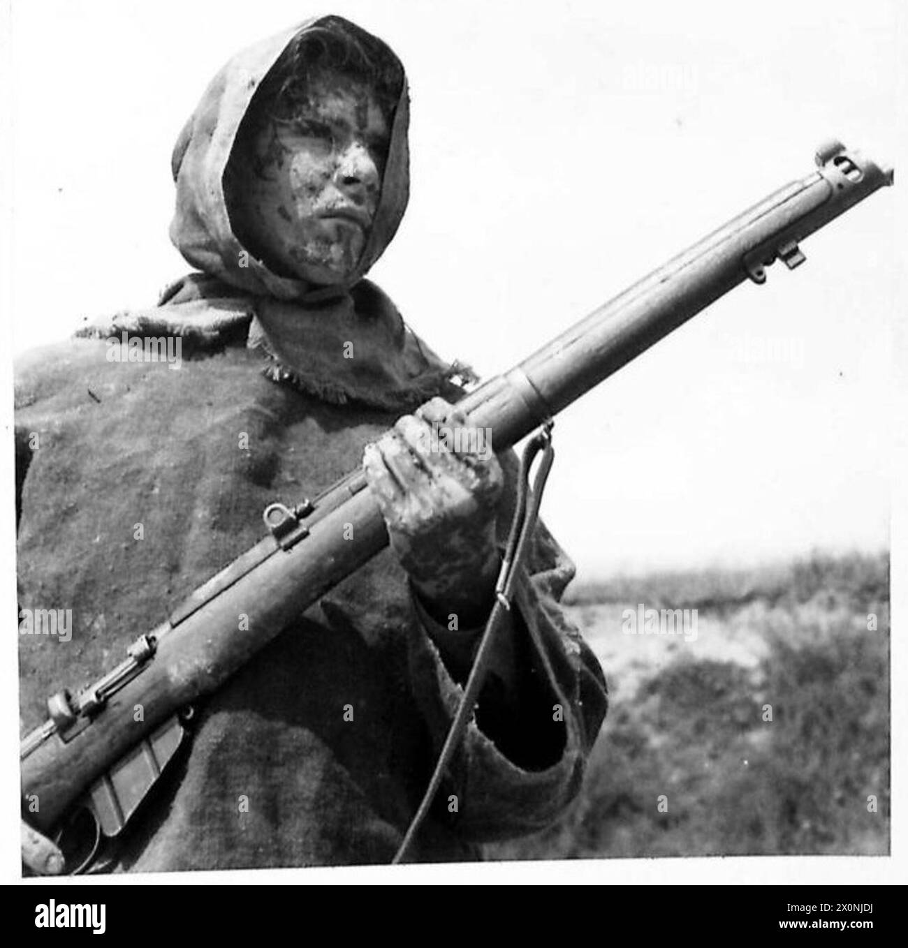 I cadetti della forza cadetta dell'esercito praticano tecniche di mimetizzazione e occultamento. Foto Stock