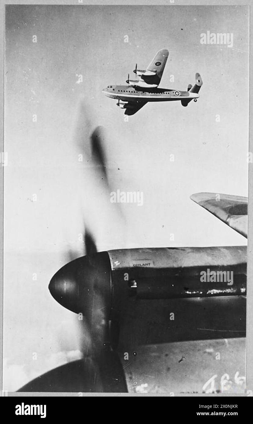 Avro York aereo da trasporto in volo, che mostra design e uso operativo, 1943. Negativo fotografico, Royal Air Force. Foto Stock
