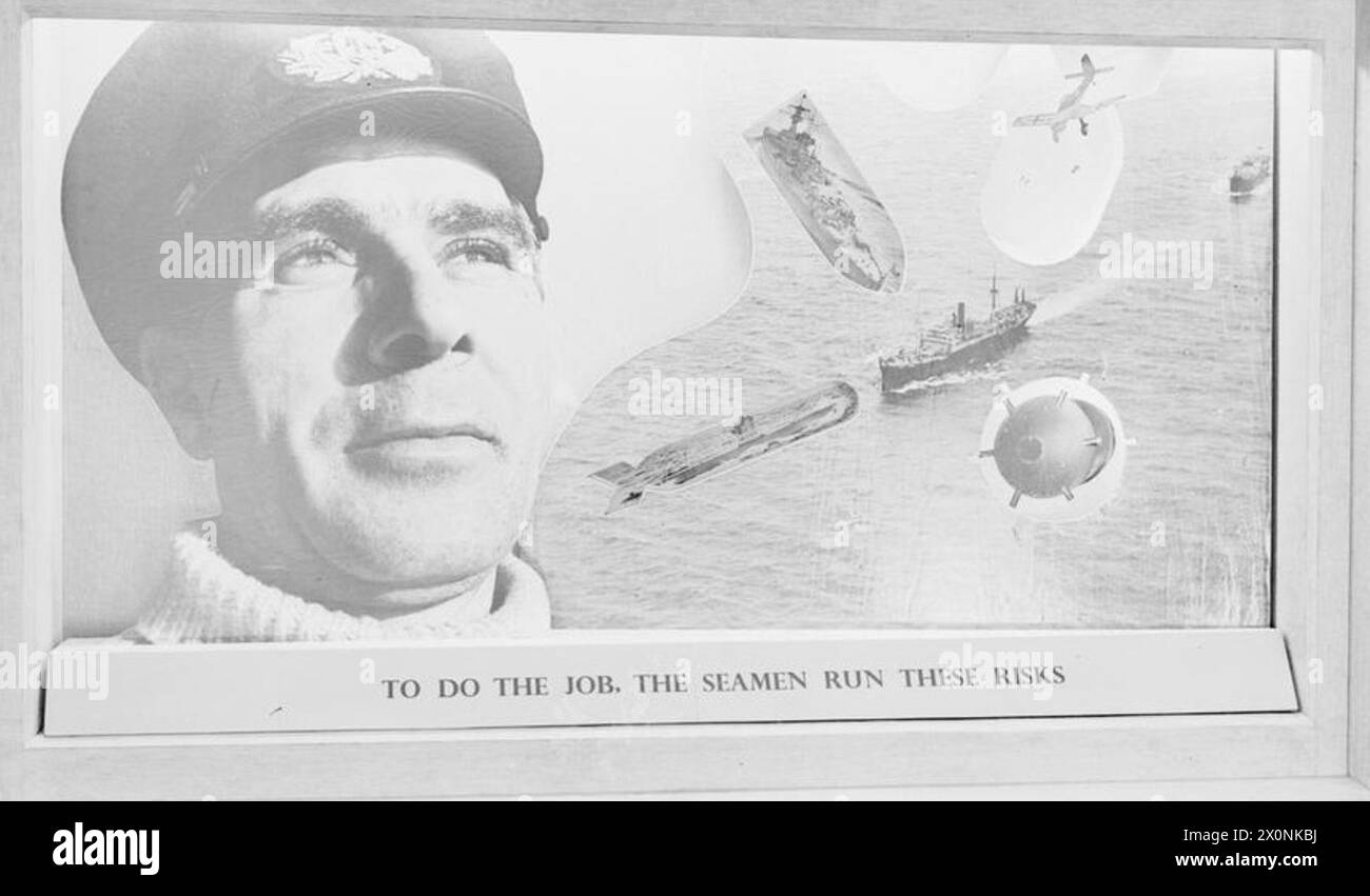 Un pannello espositivo alla mostra Life-Line del 1941 a Londra mostra un ritratto di un marinaio mercantile e modelli di un siluro, di un aereo, di una miniera e di una nave. Negativo fotografico, Ministero dell'informazione. Foto Stock
