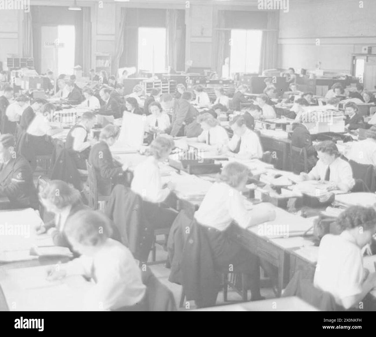 Nel luglio 1945, i Pay Wrens lavorano alla HMS Copra in Scozia, con basi operative combinate che mostrano la disposizione dei campi e i tipi di imbarcazioni. Negativo fotografico. Foto Stock