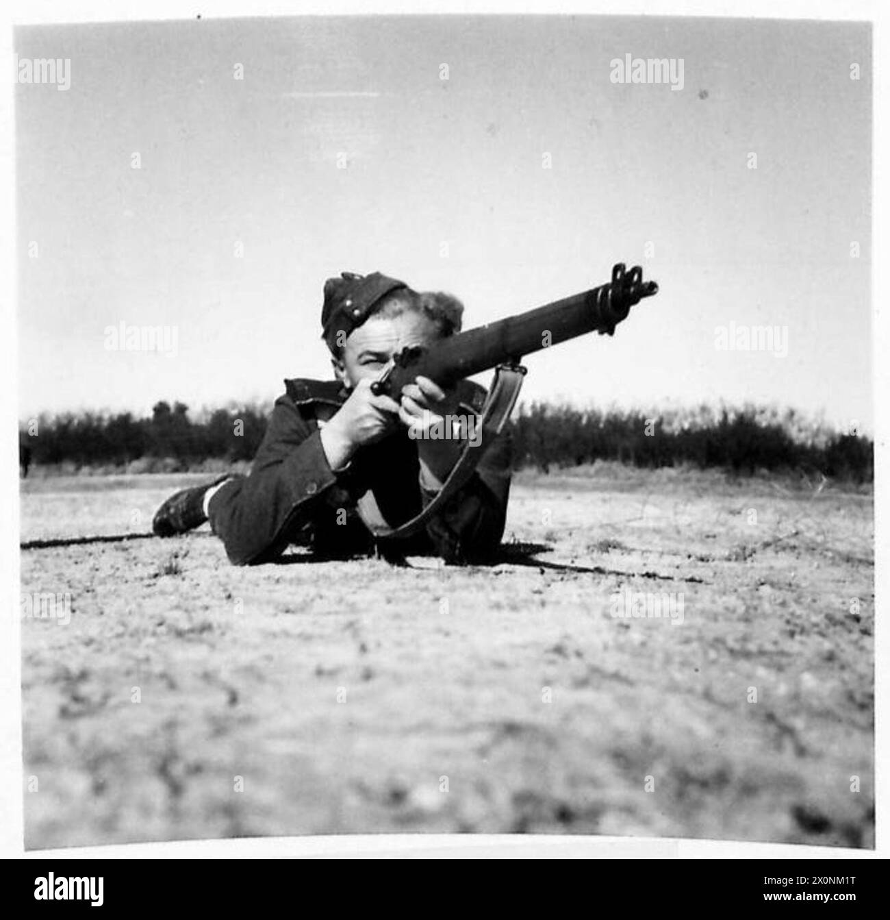 I cadetti dell'esercito polacco sono addestrati a Barbara Camp vicino a Gaza, in Palestina, dai sei ai diciotto anni. Ricevono un addestramento militare con i fucili Lee Enfield e un'istruzione generale, tra cui storia, geografia, matematica, scienza, ingegneria, soggetti commerciali, e lingue moderne, si preparano ad unirsi all'esercito polacco. Foto Stock