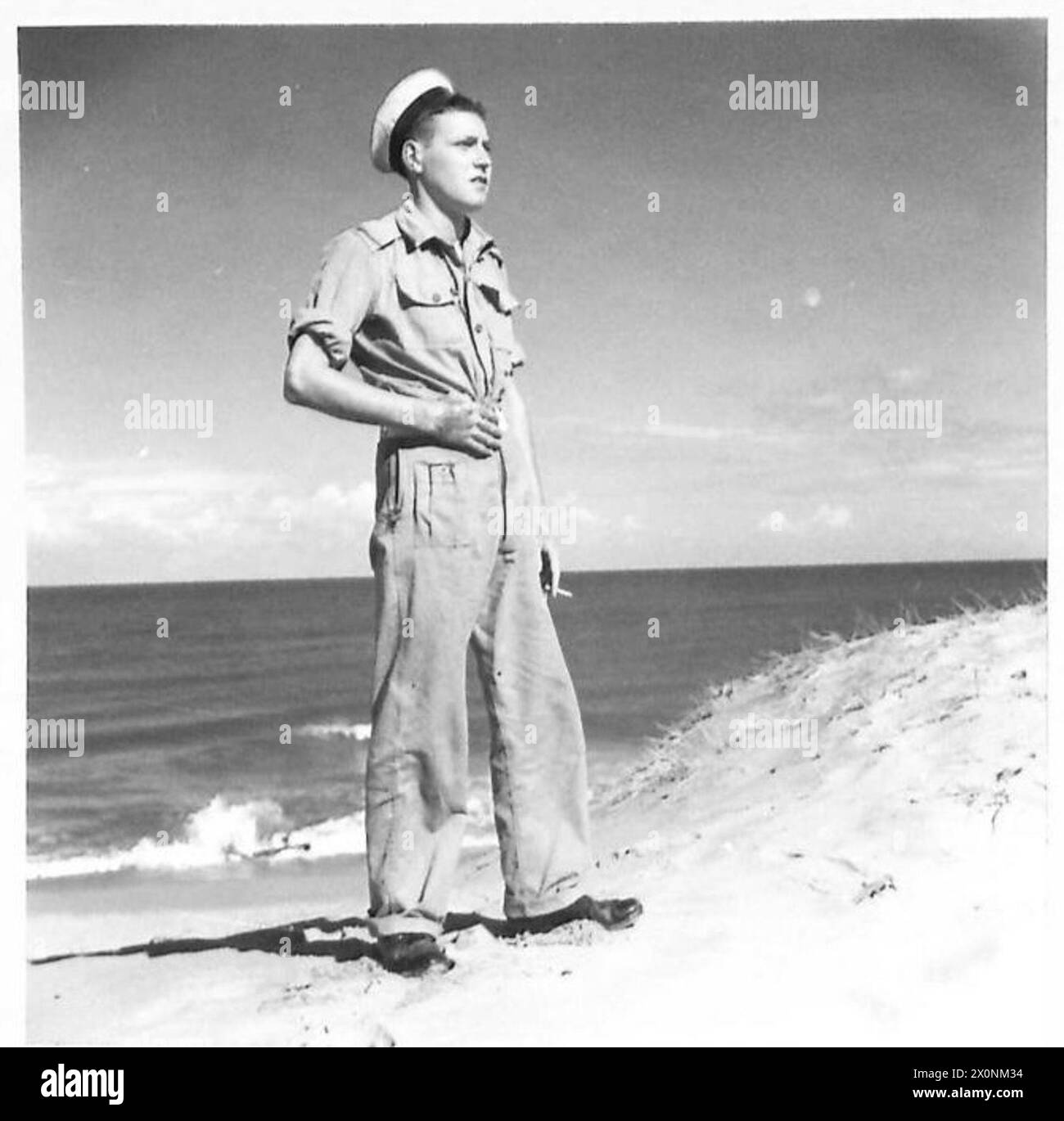 Il Seaman H. Baker della HMS Royal Scotsman si riprese dopo le ustioni subite durante lo sbarco di R.N. Commandos a Salerno. Negativo fotografico dell'esercito britannico. Foto Stock