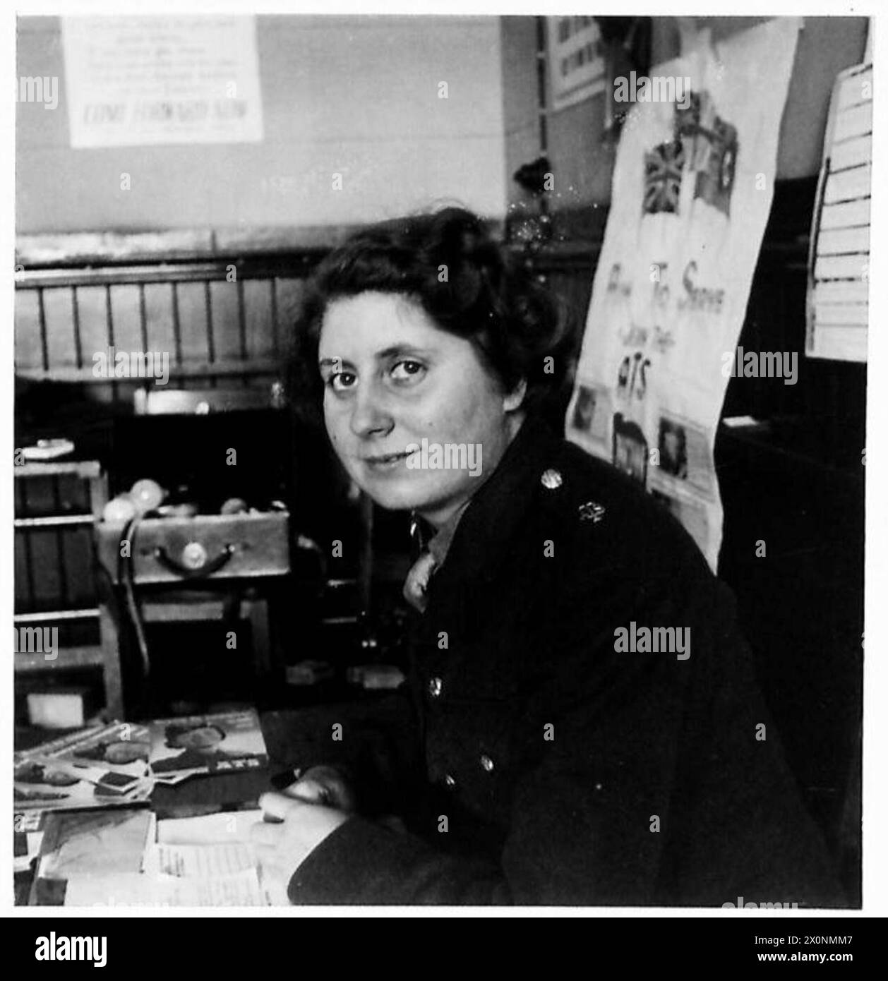 Vicolo privato Holier di Arabella Street, Cardiff, che funge da caporale nel servizio territoriale ausiliario (ATS). Foto Stock