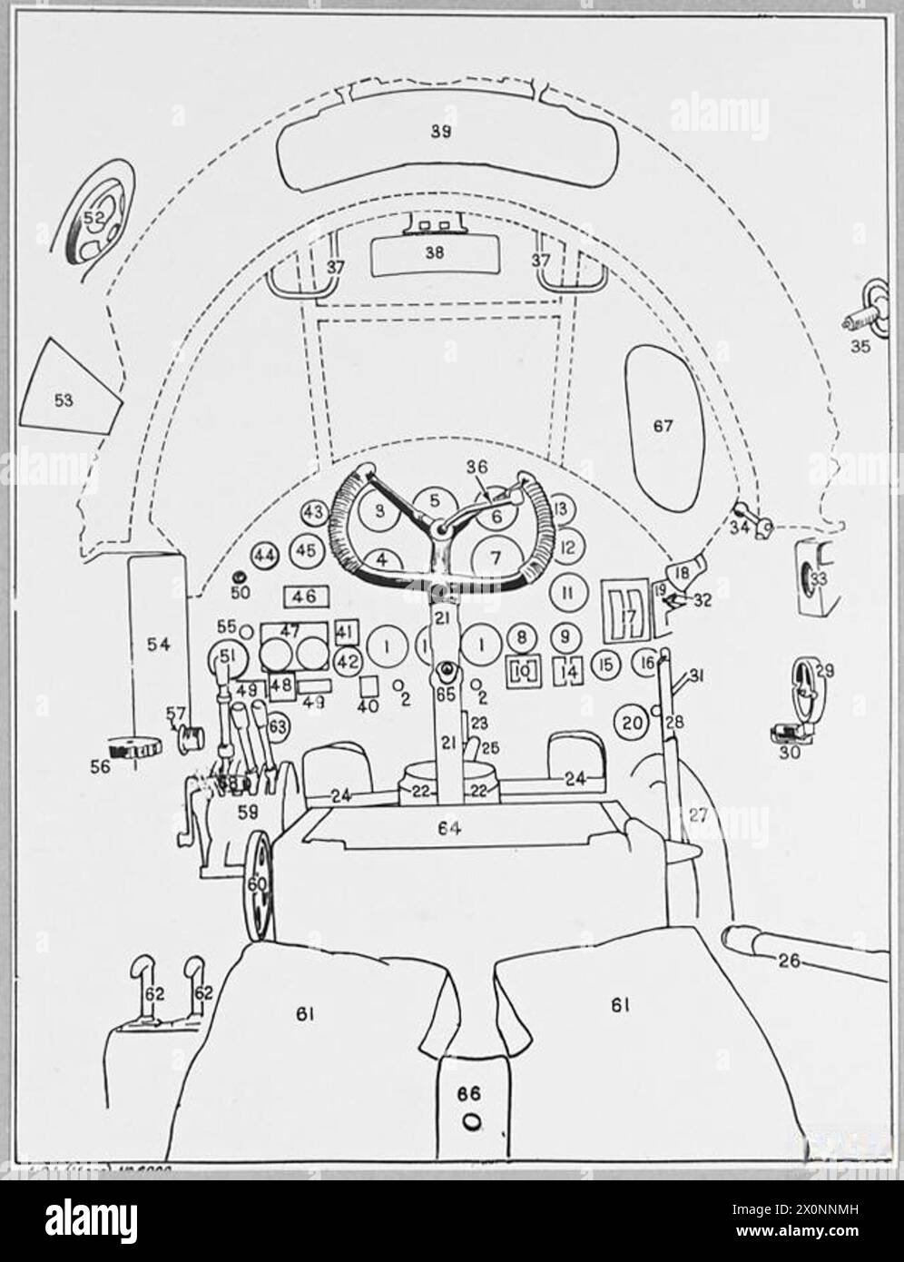 Il quadro strumenti di un bombardiere Handley Page Hampden visualizza indicatori e comandi, tra cui carburante, velocità dell'aria, altimetro, orizzonte artificiale, velocità di salita, pressione dell'olio, regime motore, barra timone, colonna di controllo, bussola, pompa idraulica, porta bombe, ossigeno e altri sistemi di navigazione e motore. Foto Stock