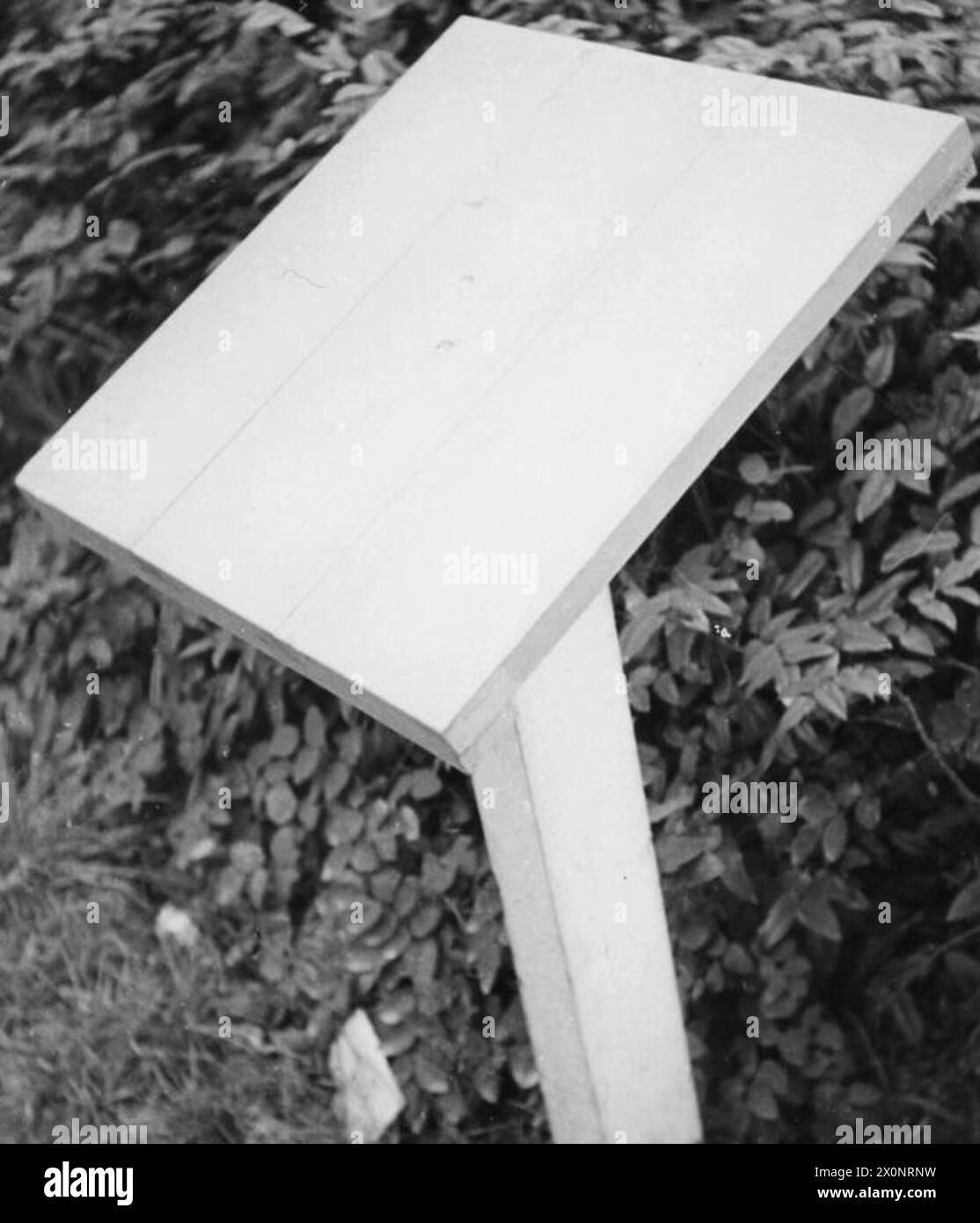 Durante la seconda guerra mondiale, il gas Detector Board utilizzava vernice sensibile al gas che cambiava colore dal verde giallastro al rosso in presenza di gas di senape. Questa vernice è stata applicata anche alle scatole a colonna dell'ufficio postale per il rilevamento chimico. Foto Stock