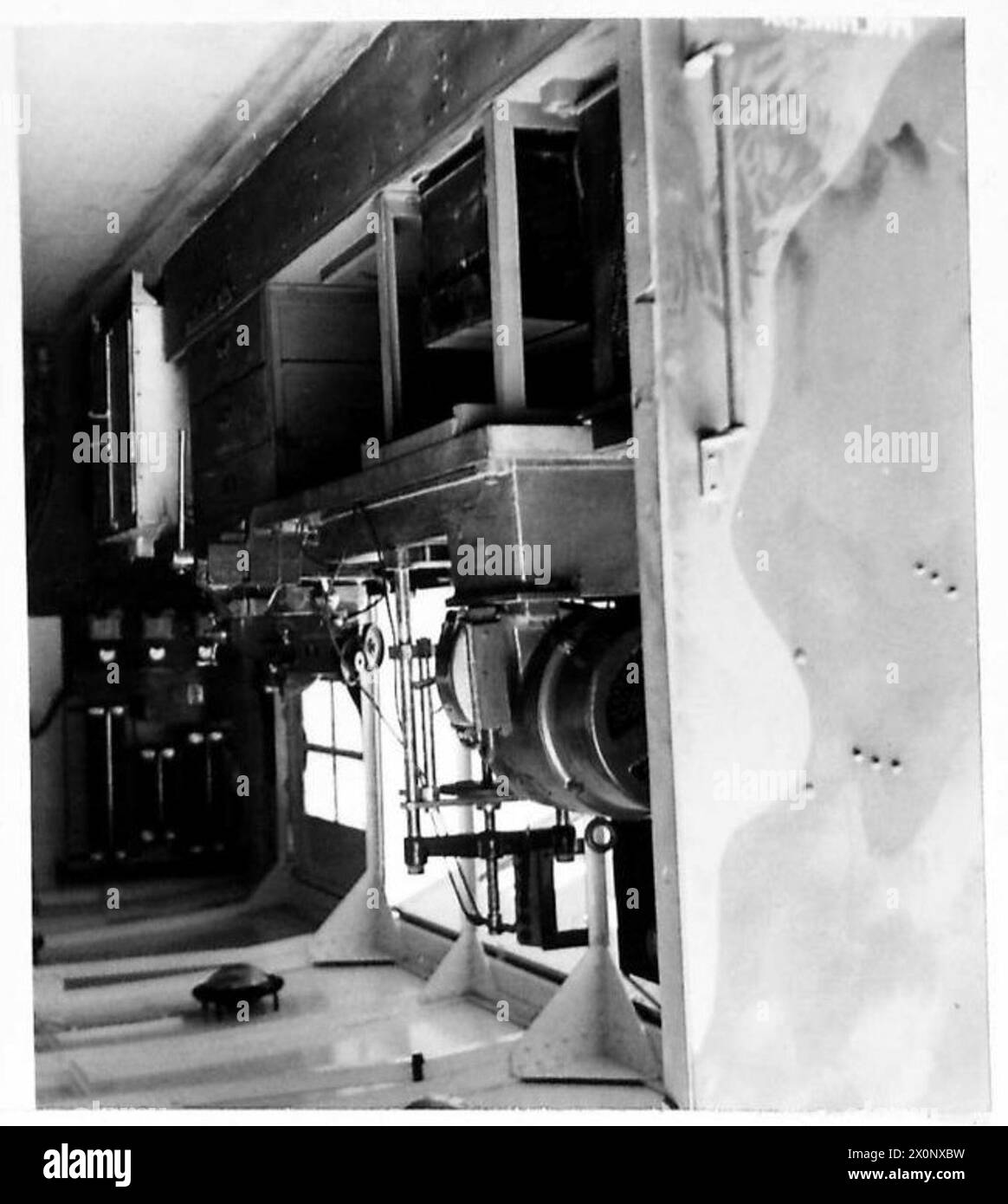 Vista interna di un camion della F. House che mostra i posti a sedere, i comandi e l'area di carico utilizzata dall'esercito britannico. Foto Stock