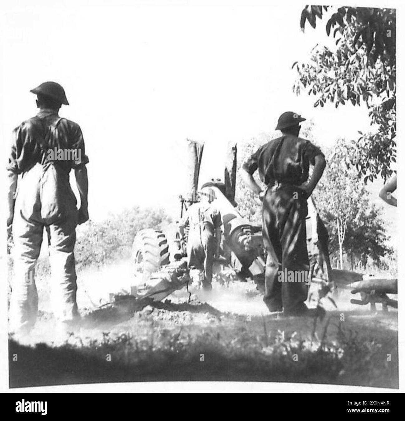 Fotografia di un cannone da campo medio da 5,5 pollici operato dalle truppe B del reggimento medio del 15/17 in azione sul fronte salernitano durante l'invasione dell'Italia. Foto Stock