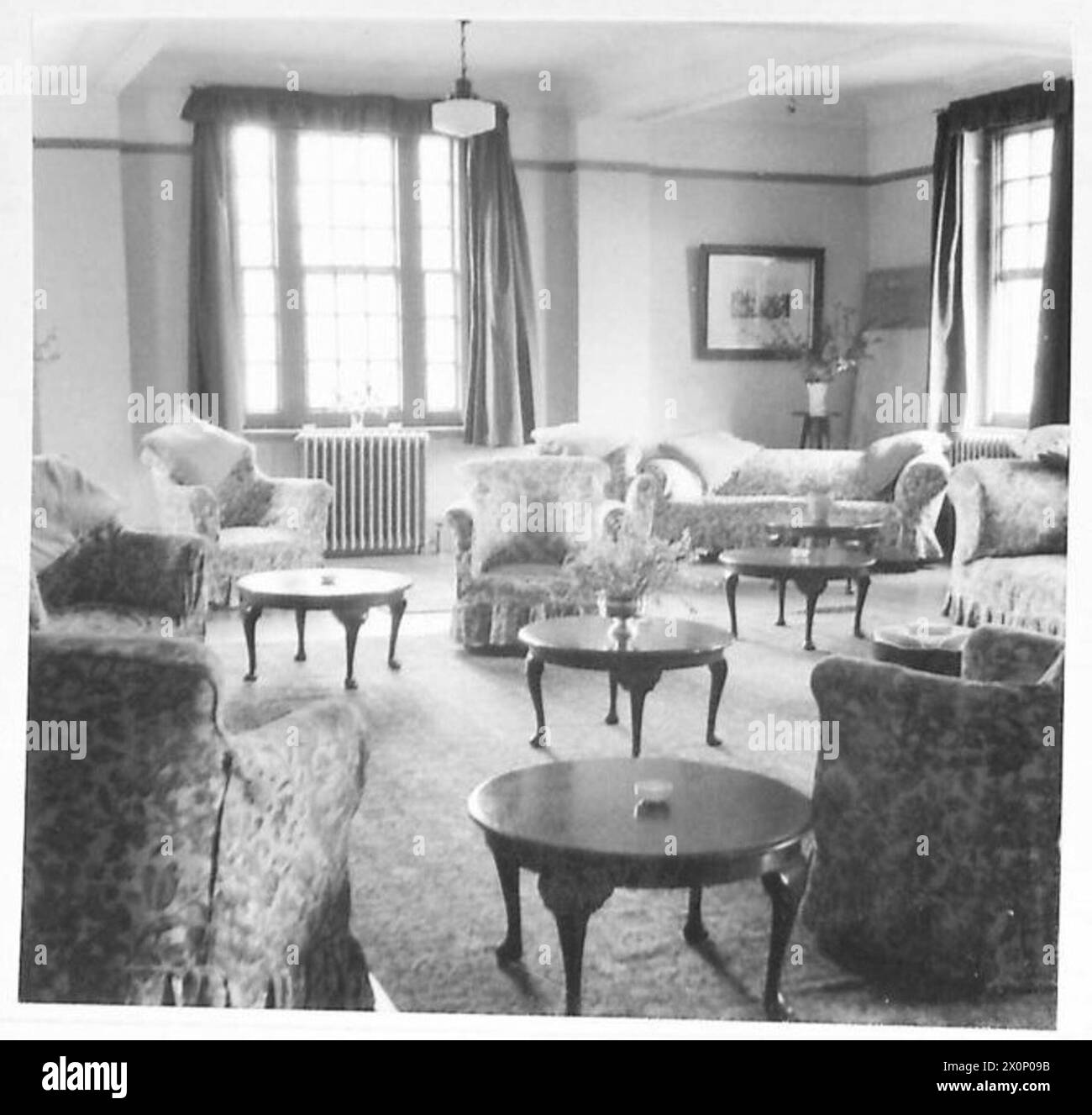 Lounge in Gun Hill House, alloggi per le suore infermieristiche del Cambridge Hospital, Aldershot, che documenta la sistemazione medica dell'esercito britannico. Negativo fotografico. Foto Stock