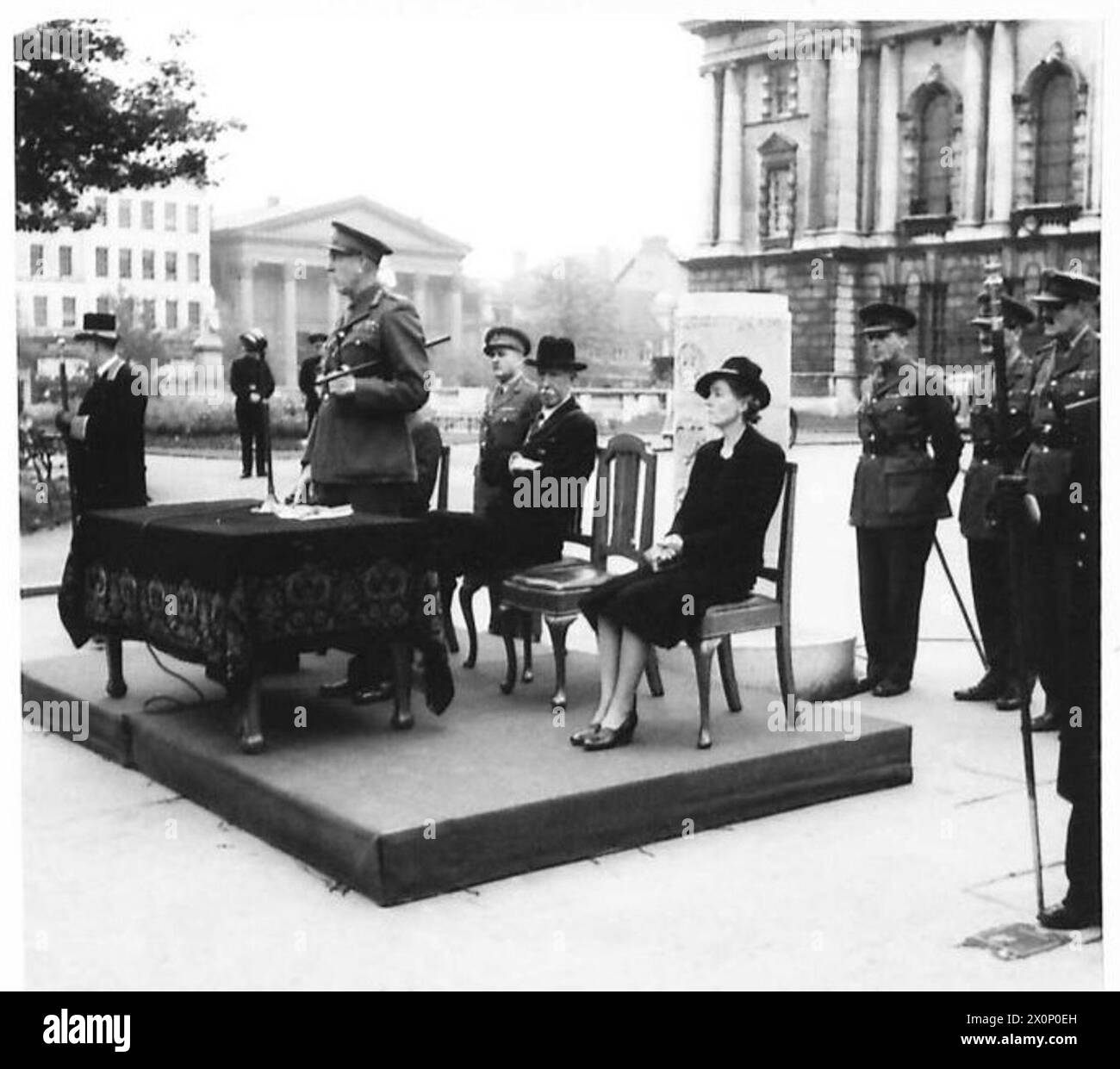 Il tenente generale H.E. Franklyn tiene un discorso durante la cerimonia di addio della ATS Band. Foto Stock