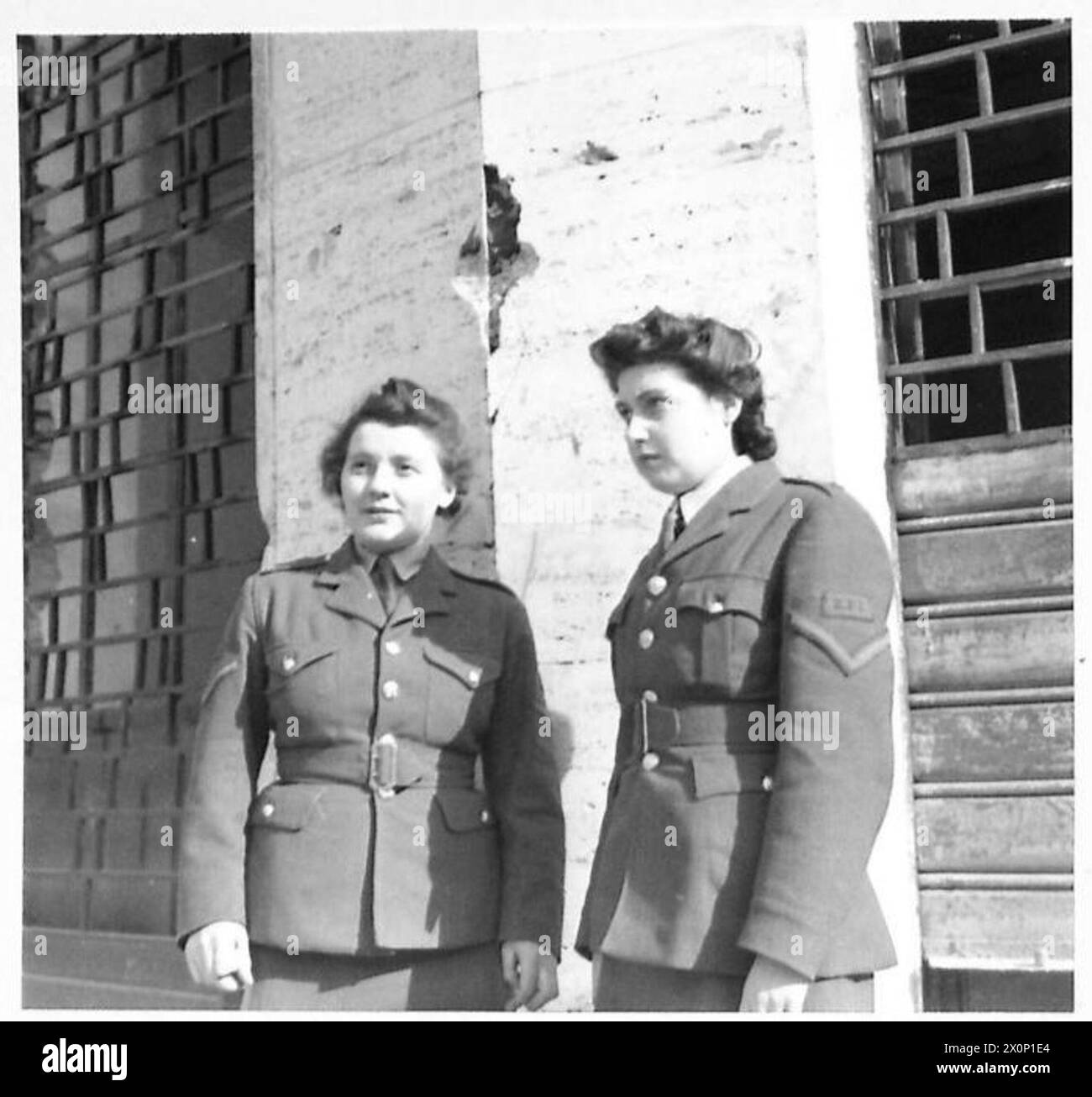 L/Cpl. ENA Hill e L/Cpl. Elsie Millar serve come osservatori in Italia durante la seconda guerra mondiale, fornendo ricognizione e rapporti sul campo. Foto Stock