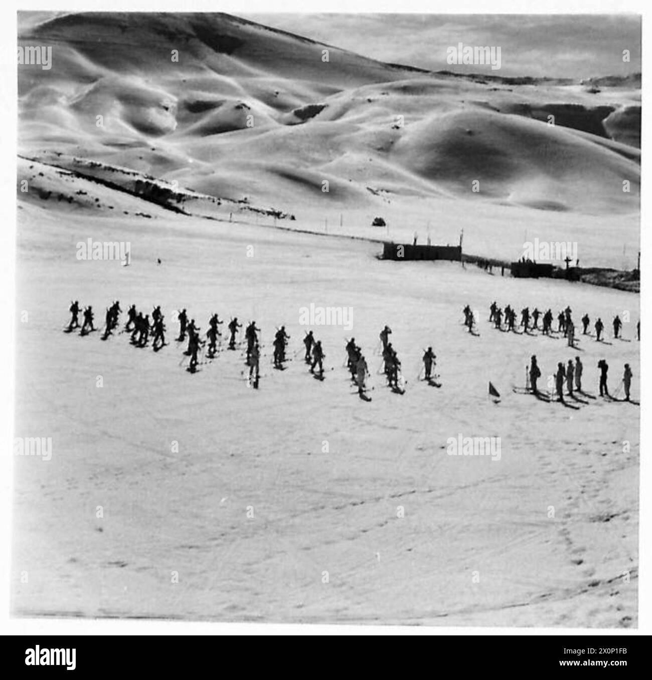 Le truppe di sci conducono esercitazioni di addestramento. Foto Stock