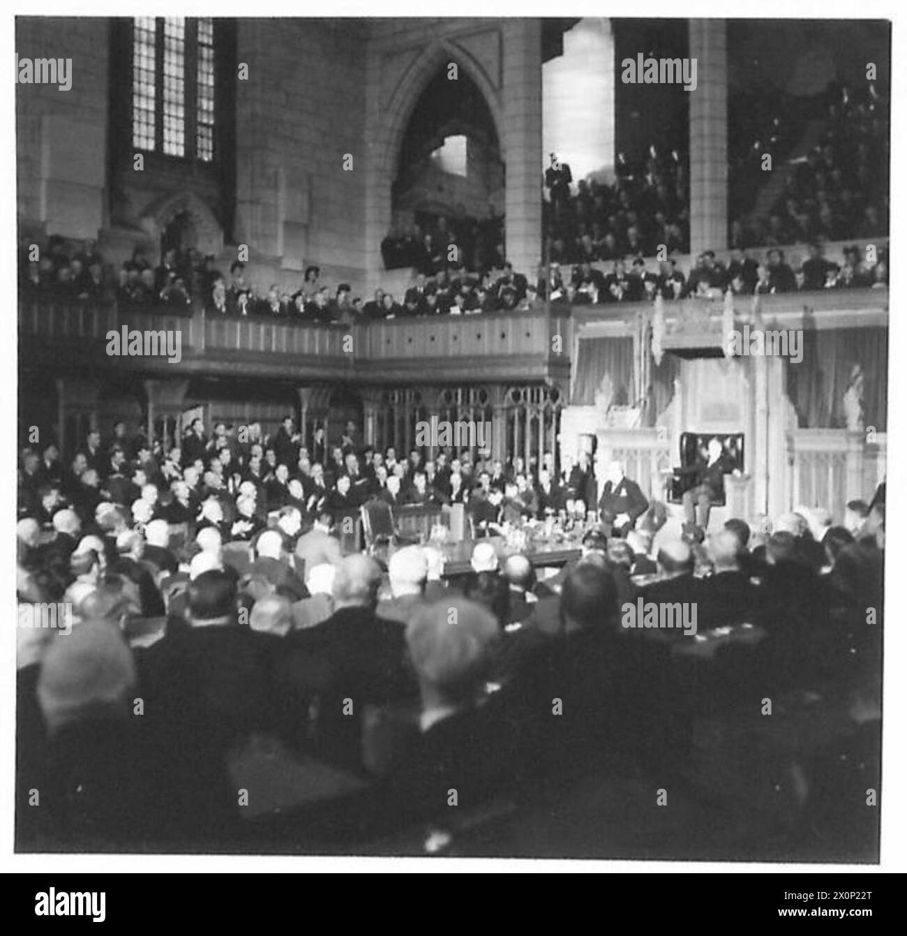 Il primo ministro Winston Churchill pronuncia un discorso alla camera dei comuni canadese. Foto Stock
