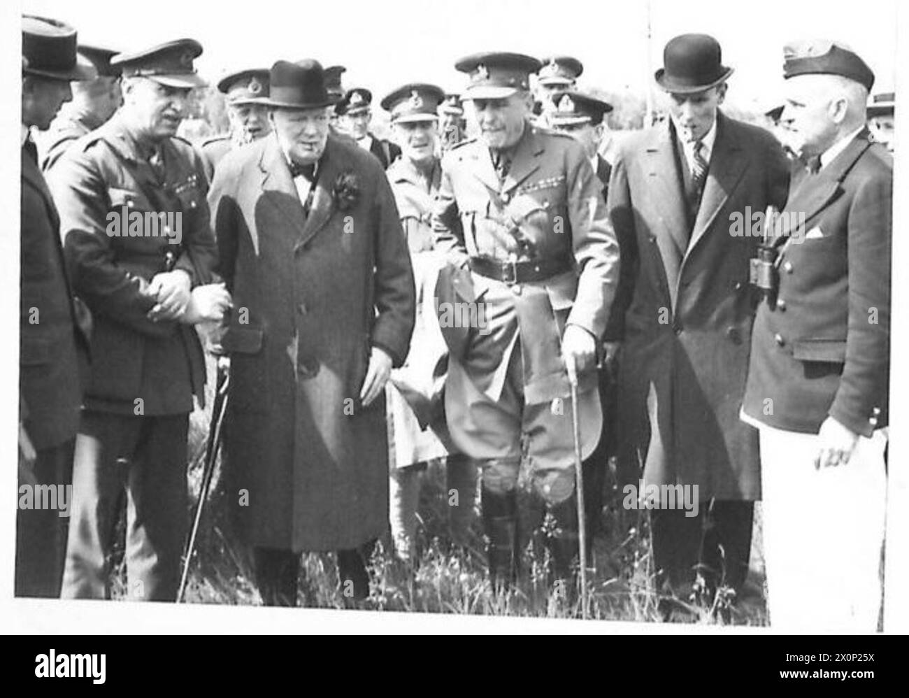 Negativo fotografico che documenta l'esercito britannico in Gran Bretagna durante il 1939-1945, mostrando personale e operazioni. Foto Stock